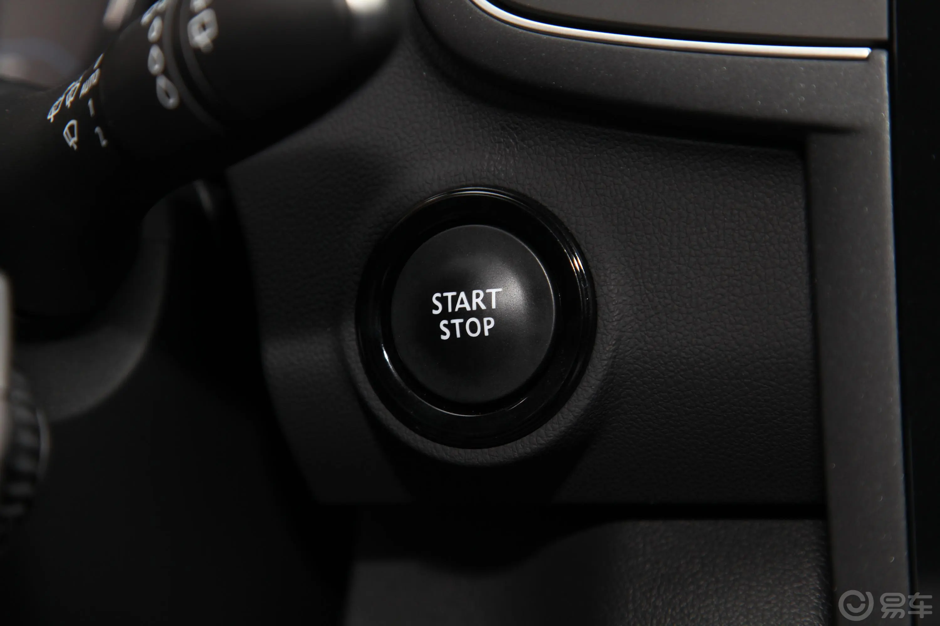 科雷傲2.5L CVT 四驱 至尊版钥匙孔或一键启动按键
