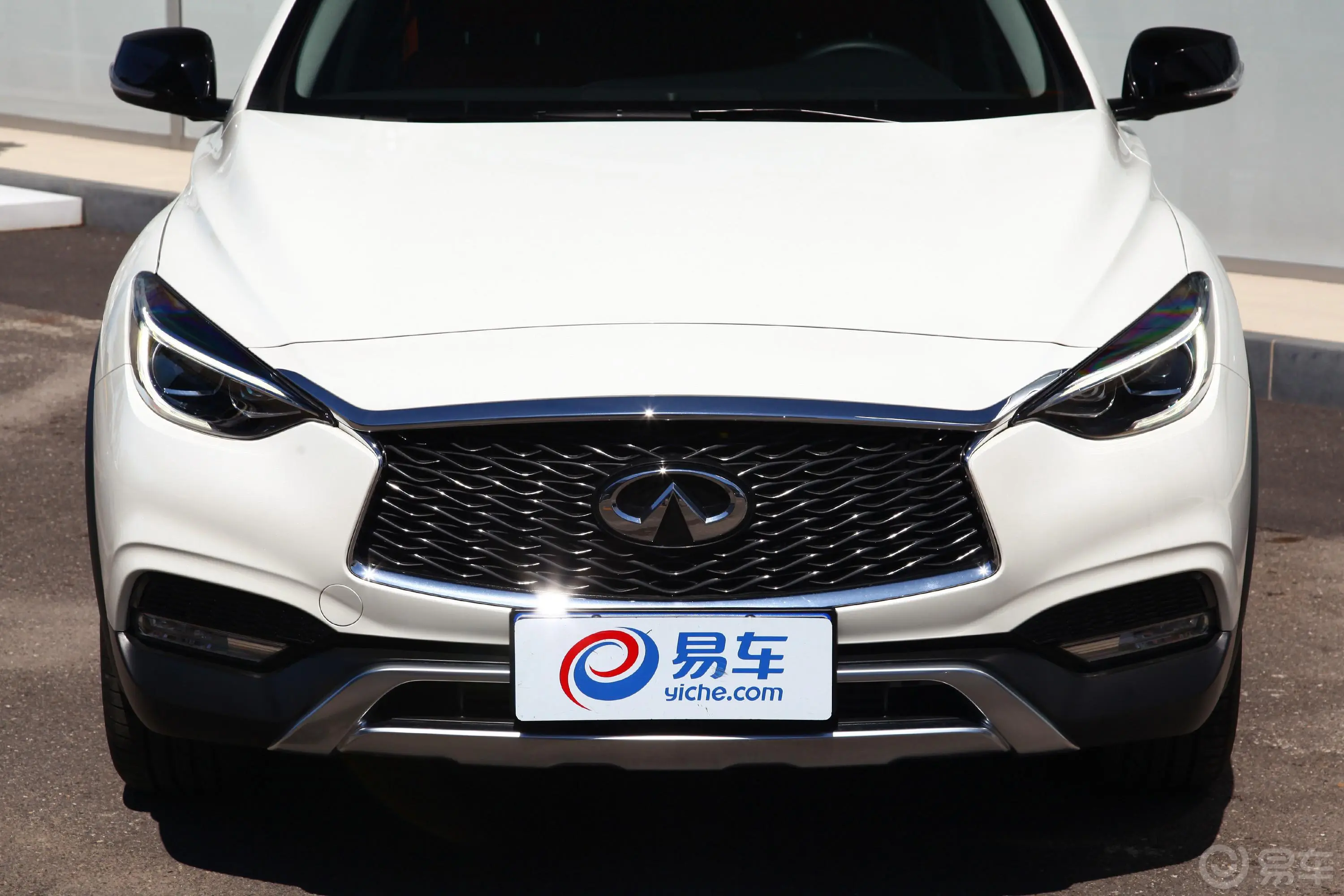 英菲尼迪QX302.0T 双离合 四驱 极限版外观