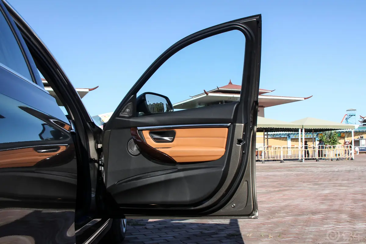宝马3系330Li xDrive 豪华套装副驾驶员车门