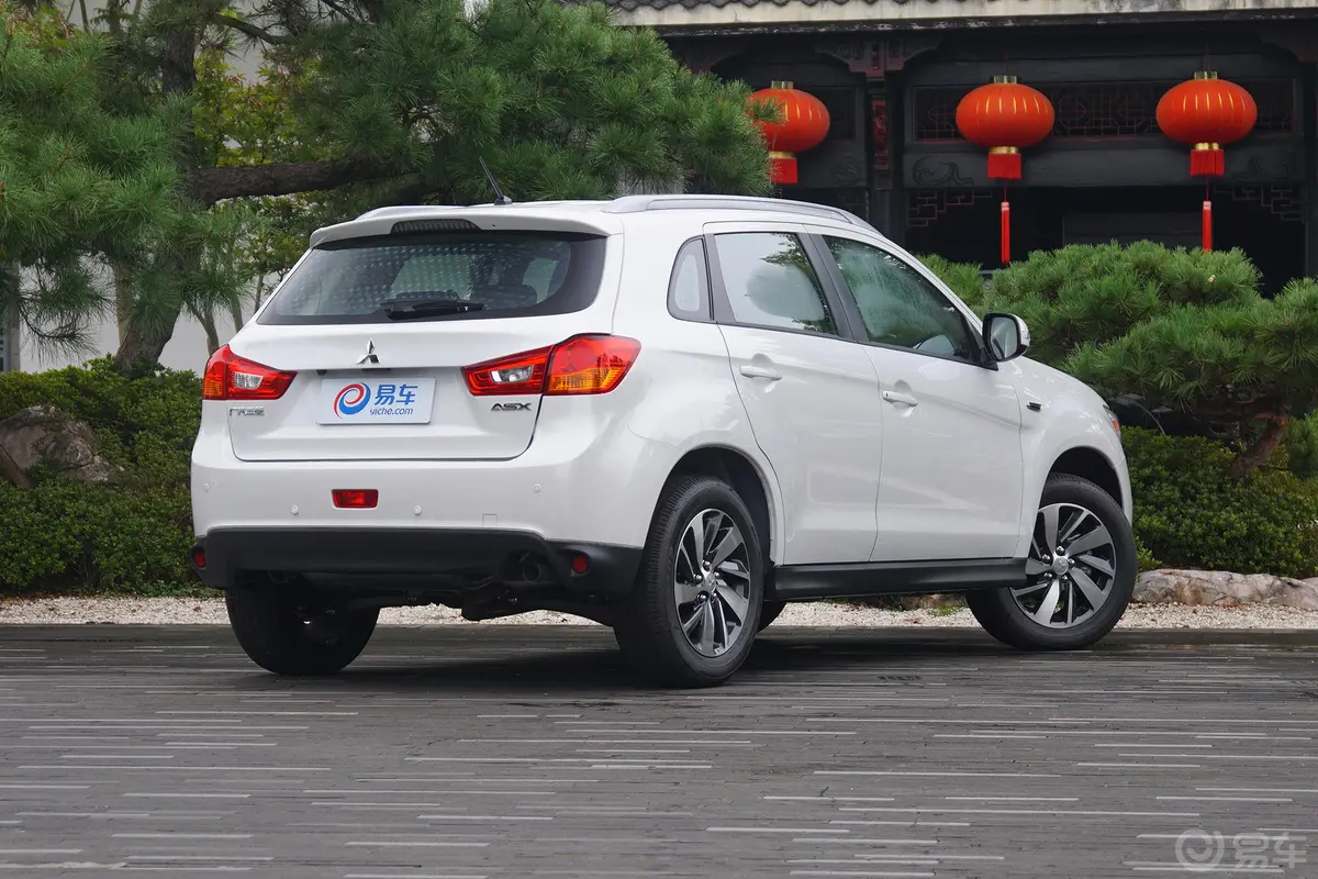 劲炫2.0L CVT 尊享版 国V侧后45度车头向右水平