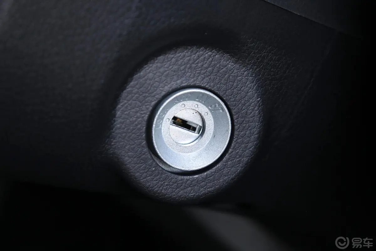 启腾V601.5L 手动 舒适版钥匙孔或一键启动按键