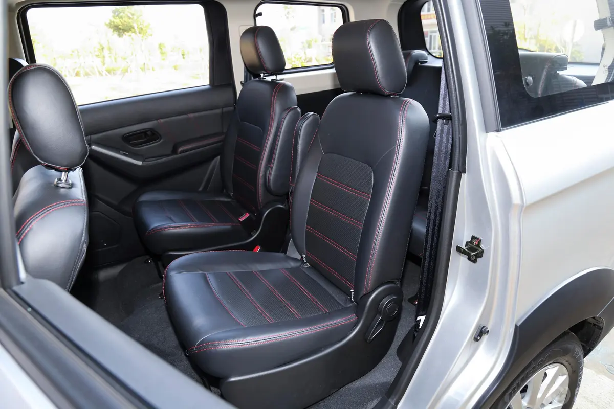 启腾V601.5L 手动 舒适版后排座椅