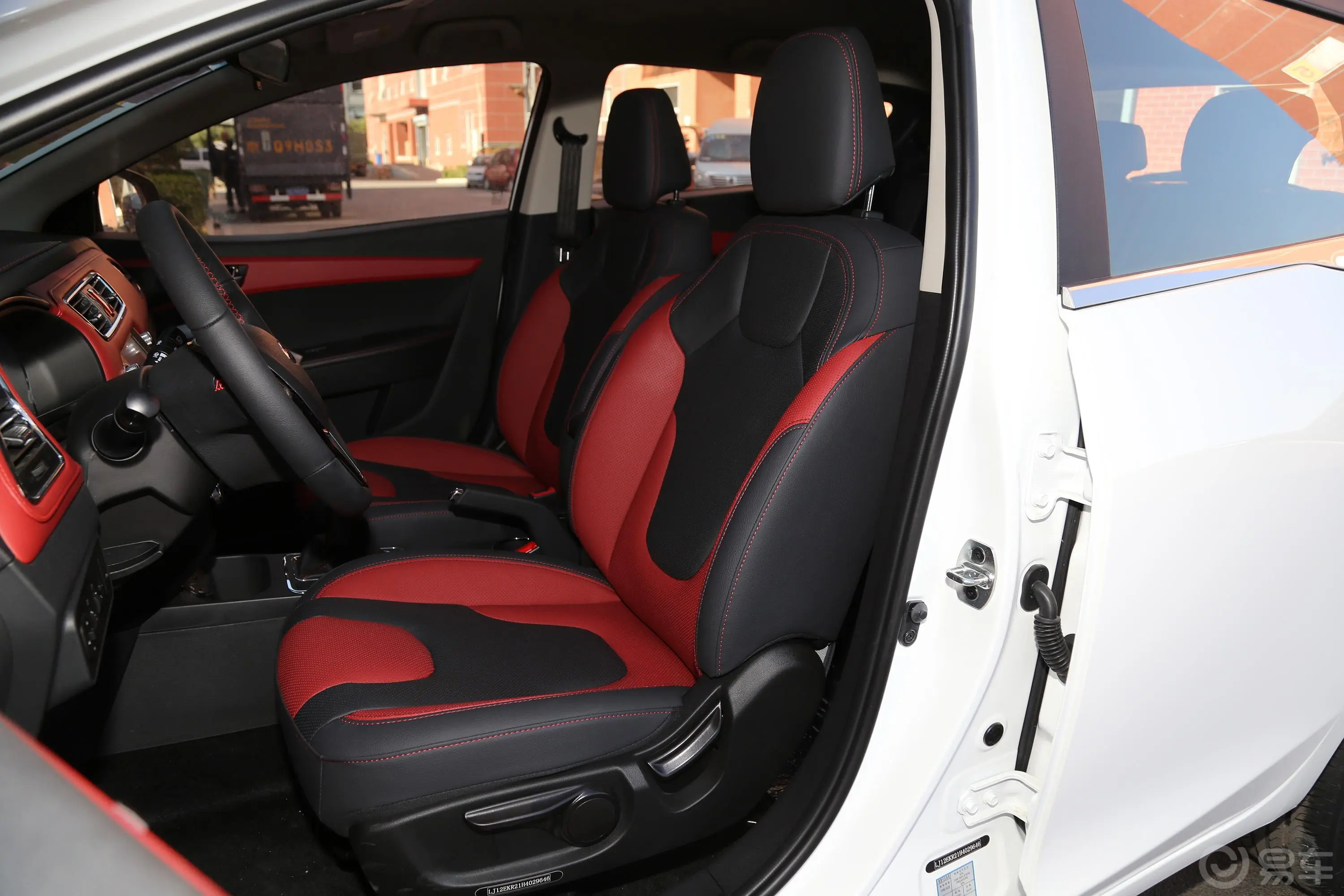 瑞风S2智驱版 1.5L 手动 豪华智能版驾驶员座椅