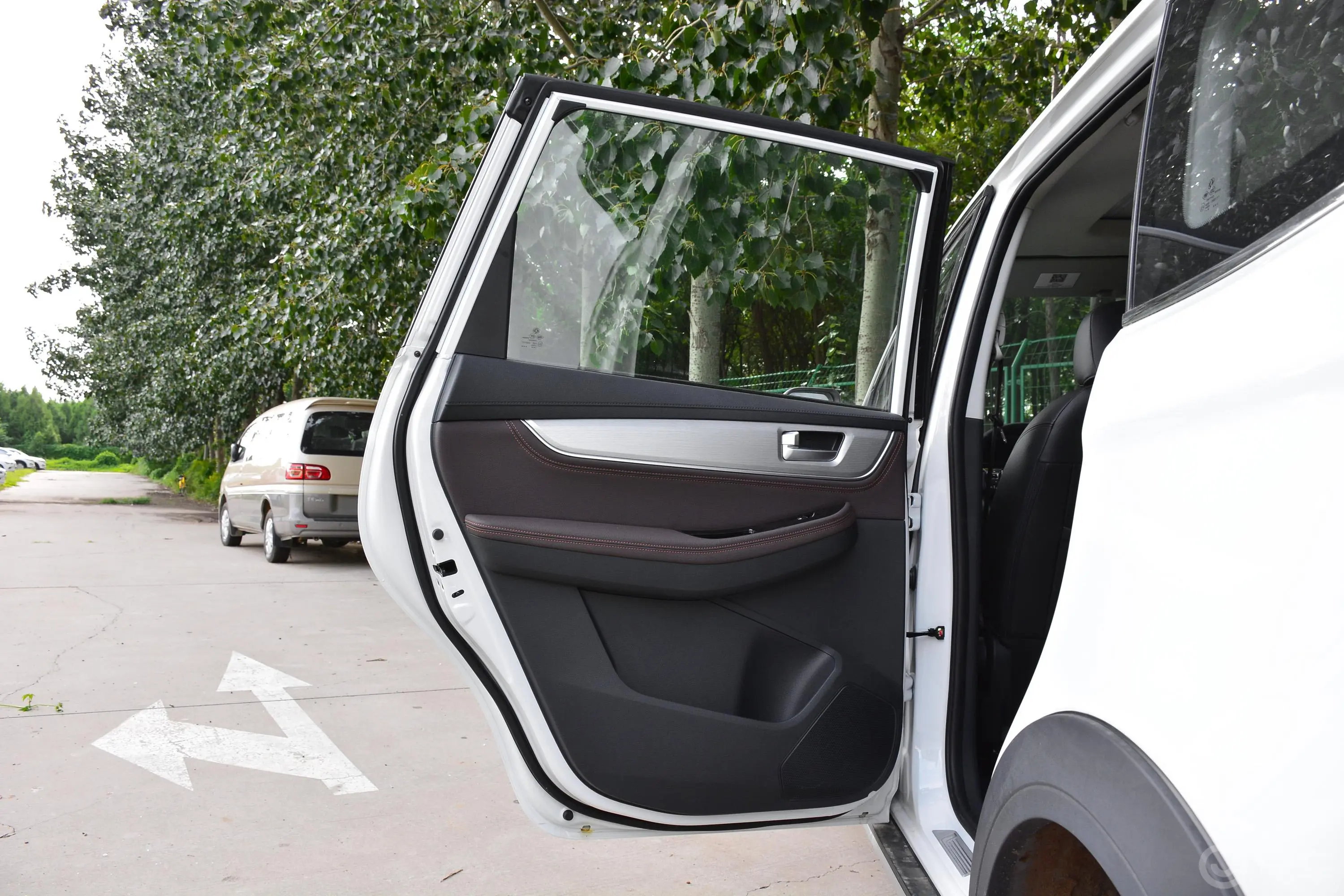 景逸X6劲享系列 1.5T 手动 尊享版驾驶员侧后车门