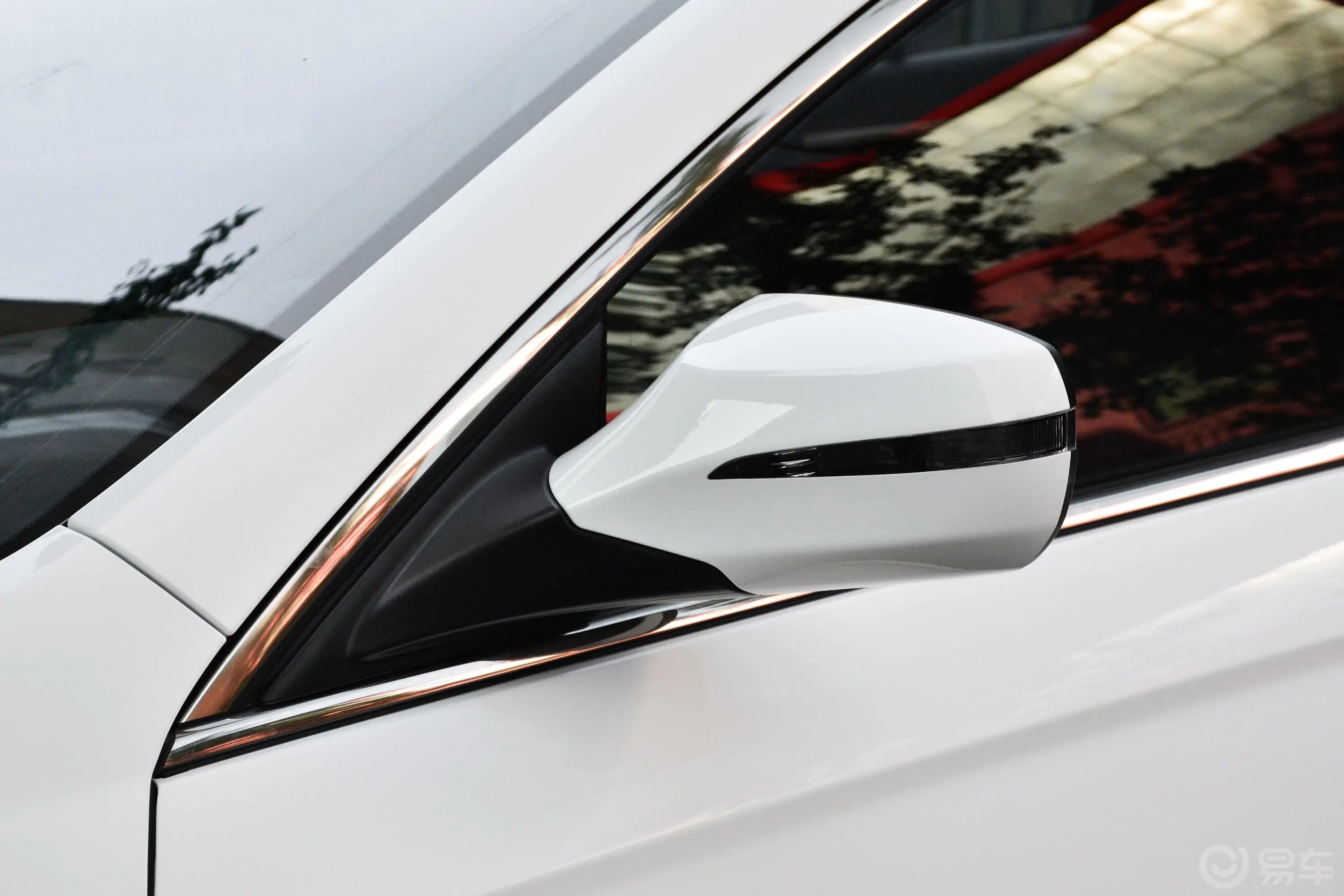 奔腾B70轿跑版 1.8T 手自一体 互联智享版主驾驶后视镜背面