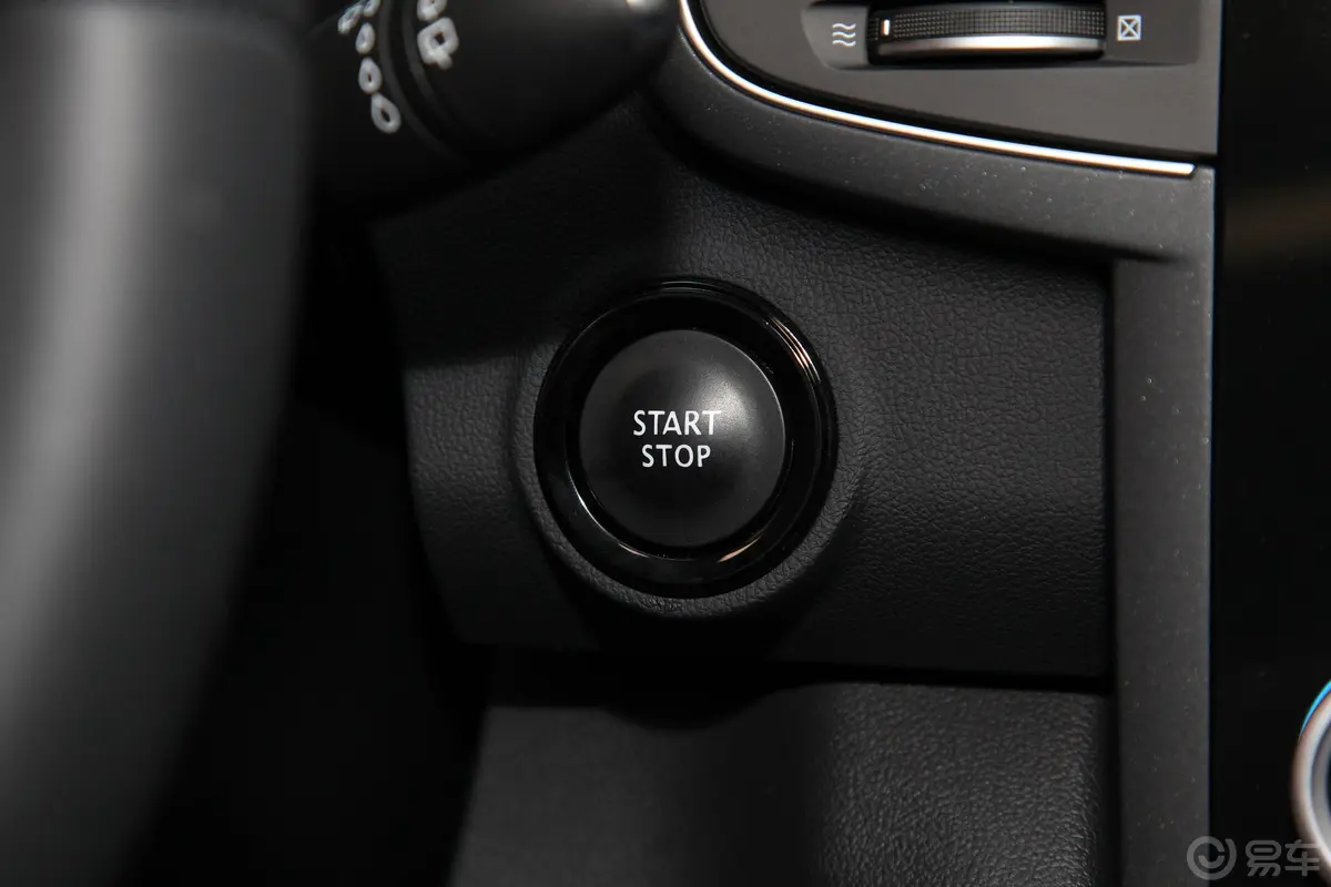 科雷傲2.5L CVT 两驱 尊贵版钥匙孔或一键启动按键