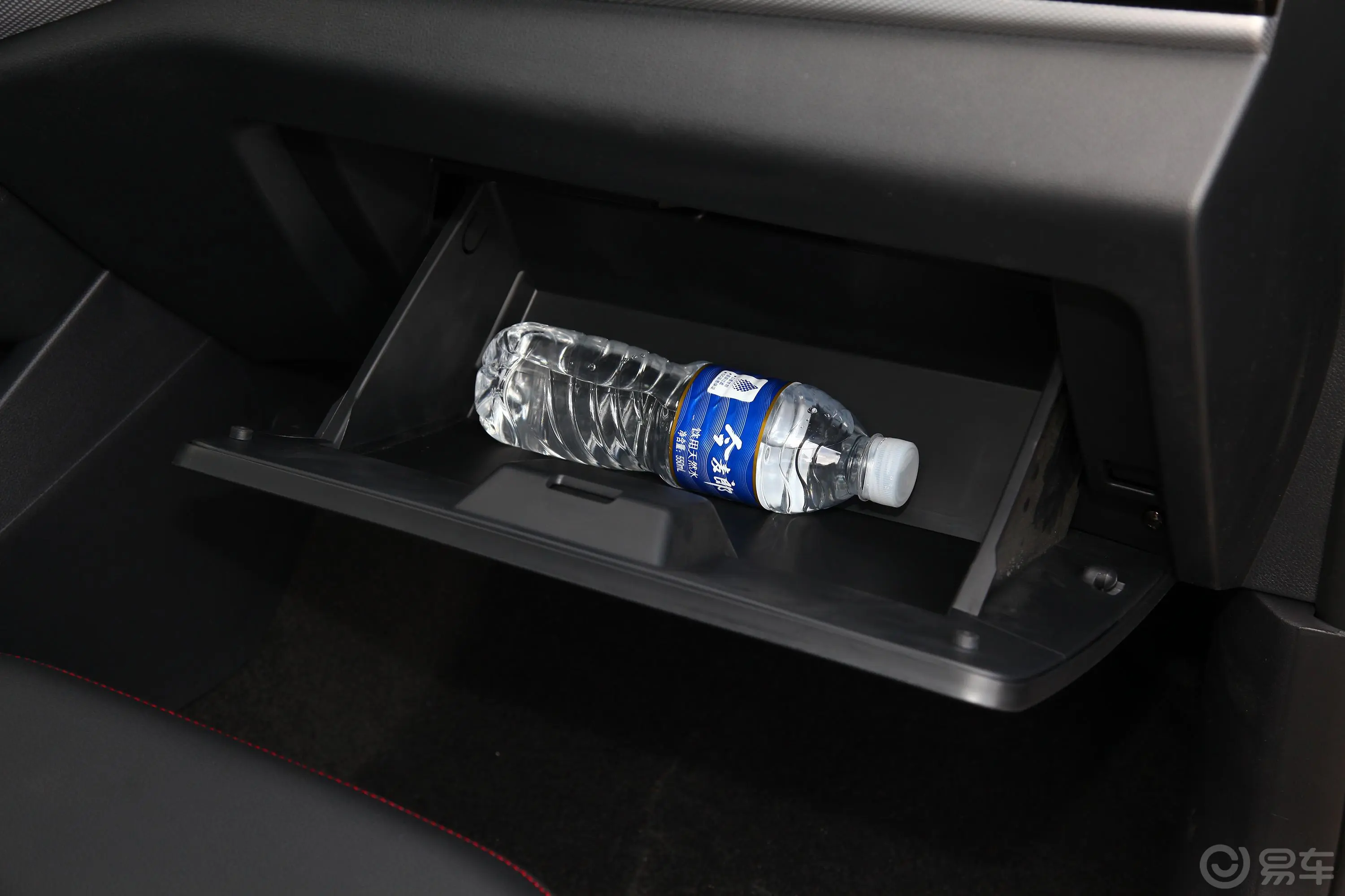 森雅R71.6L 手动 豪华版手套箱空间水瓶横置