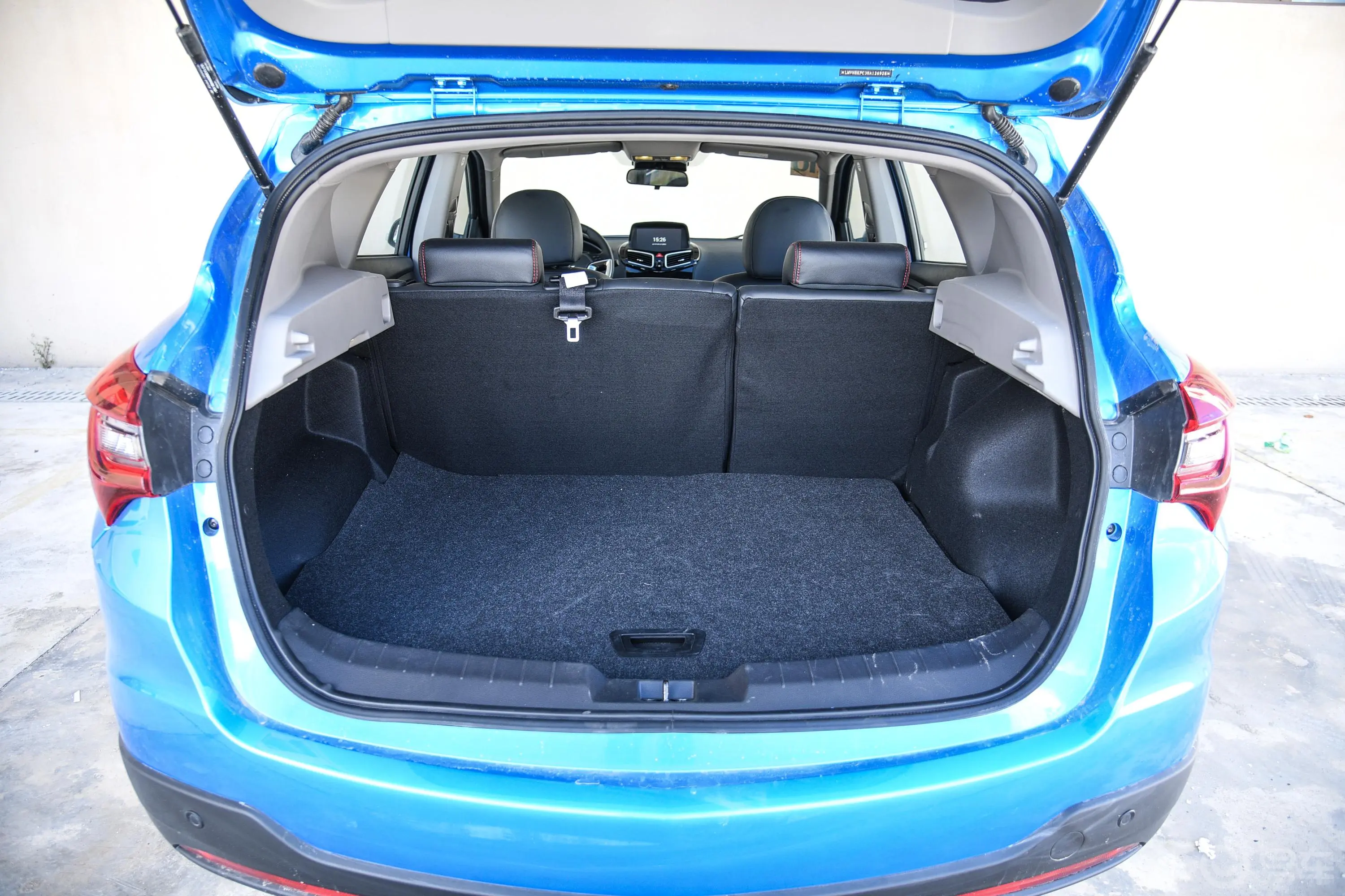 海马S51.6L 手动  舒适版后备厢空间特写
