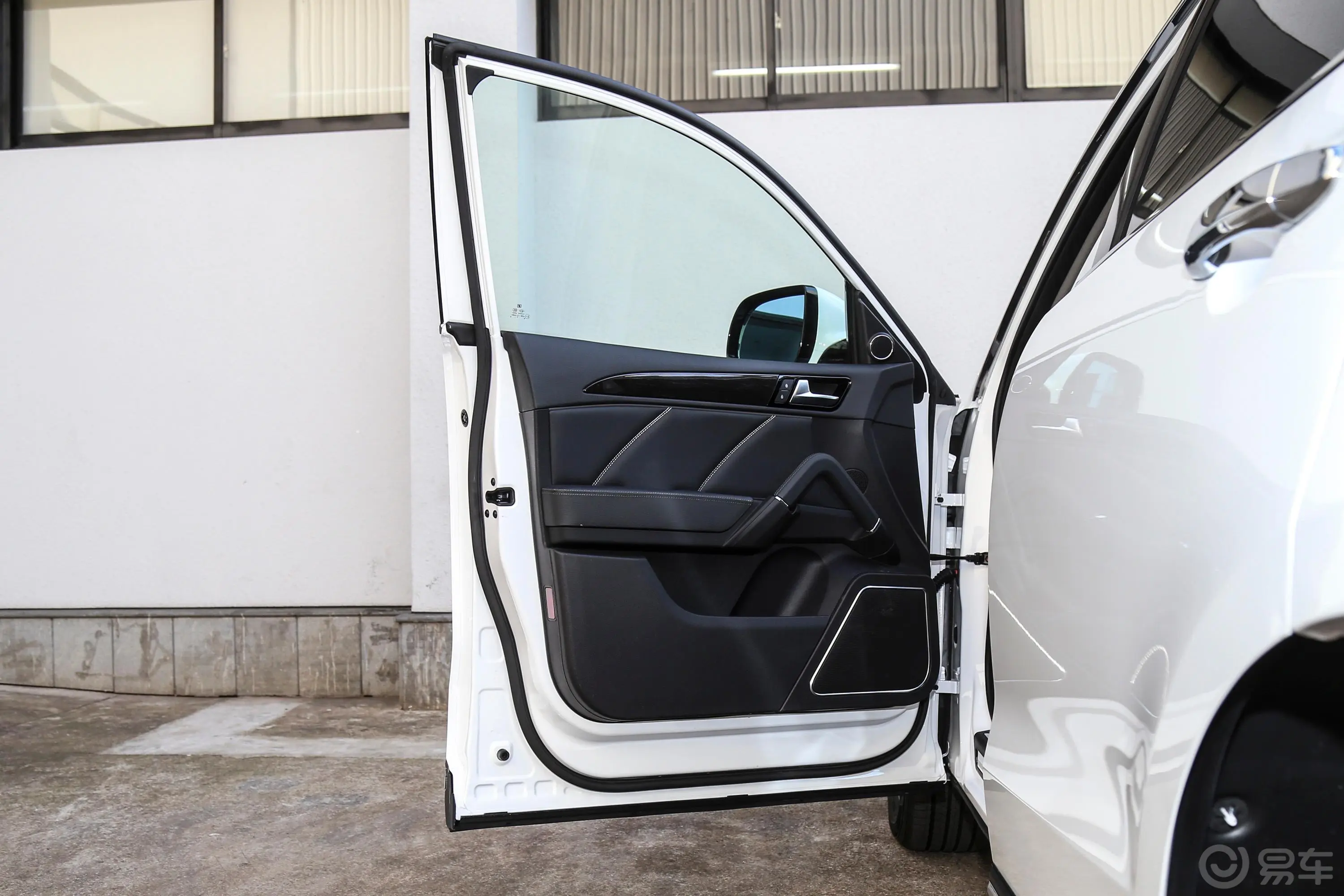 众泰T600运动版 1.8T 双离合 尊享版驾驶员侧前车门