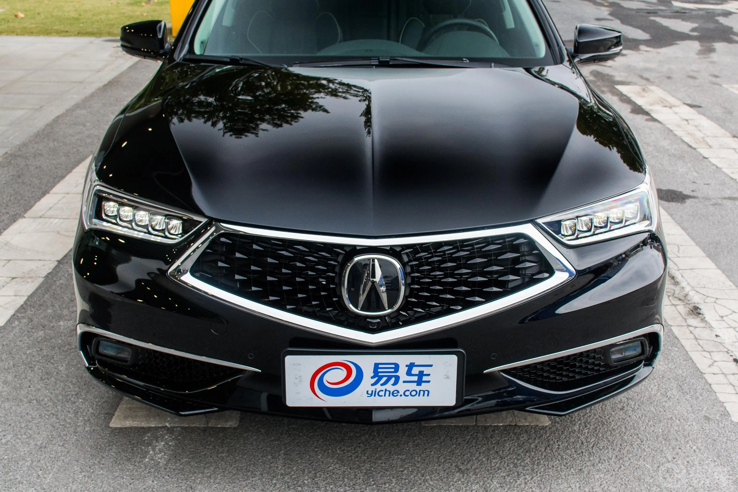 讴歌TLX-L2.4L 钻享版外观