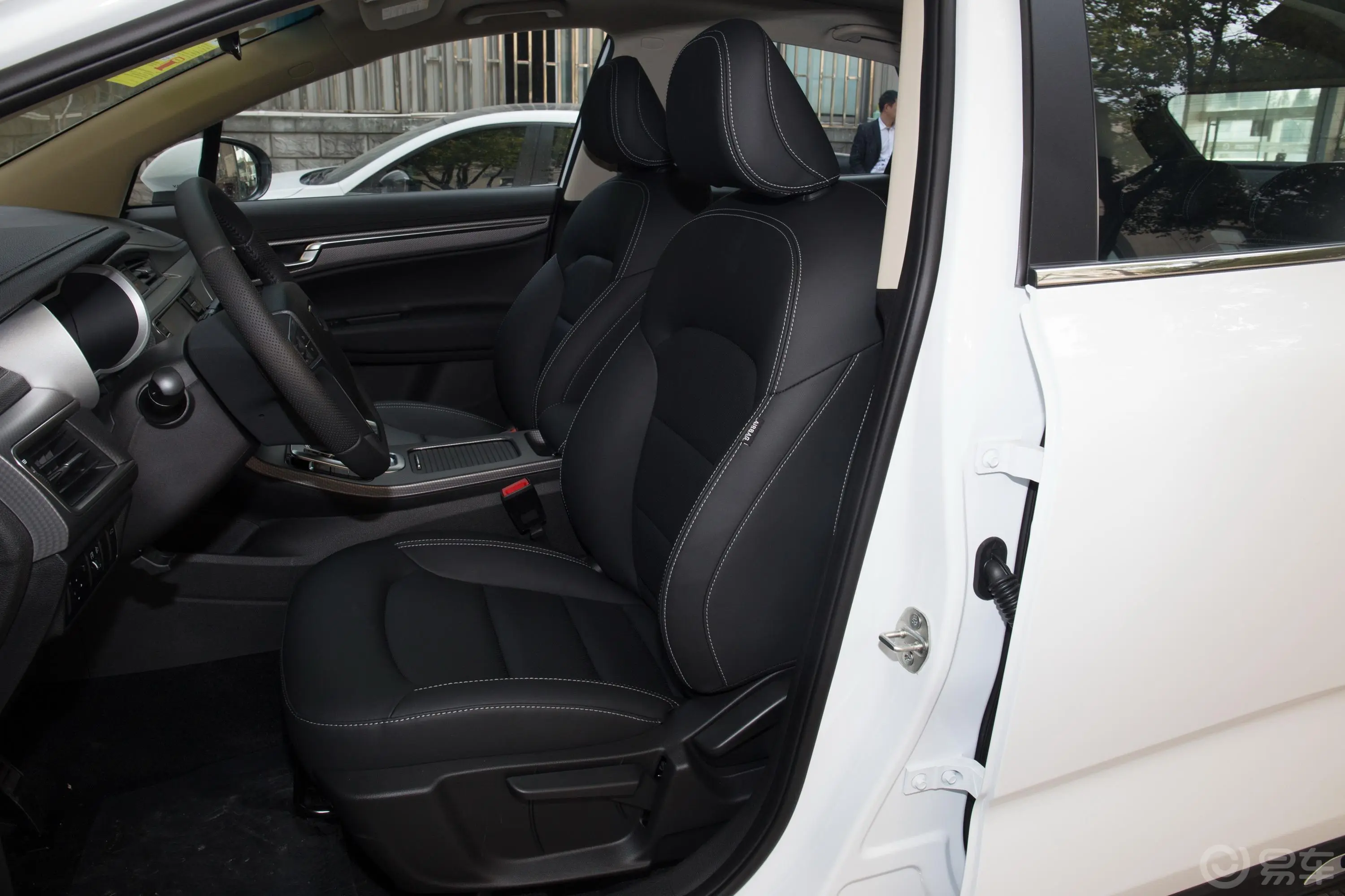 帝豪GS运动版 1.8L 双离合 领尚版驾驶员座椅