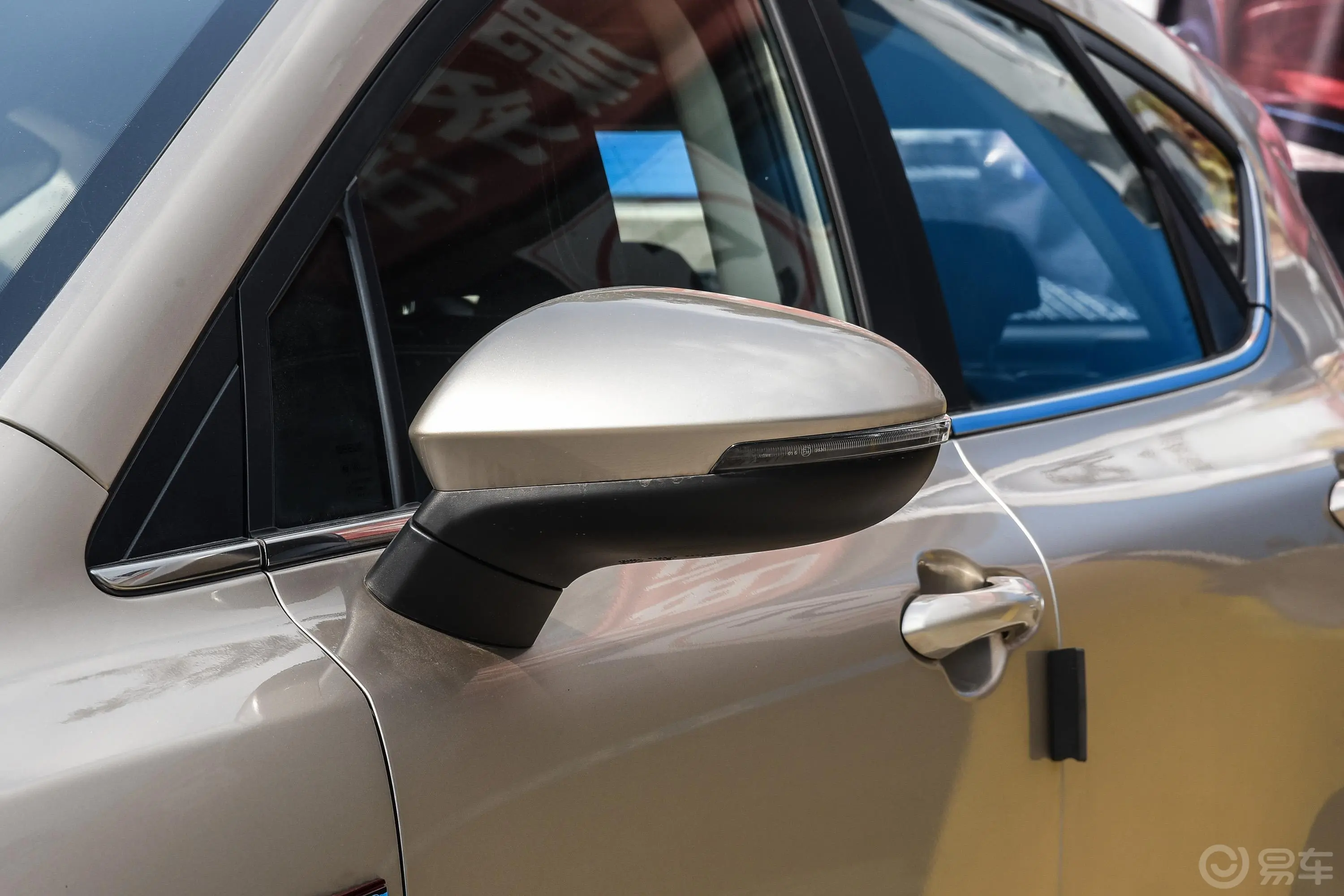帝豪GS运动版 1.3T 双离合 领尚版主驾驶后视镜背面