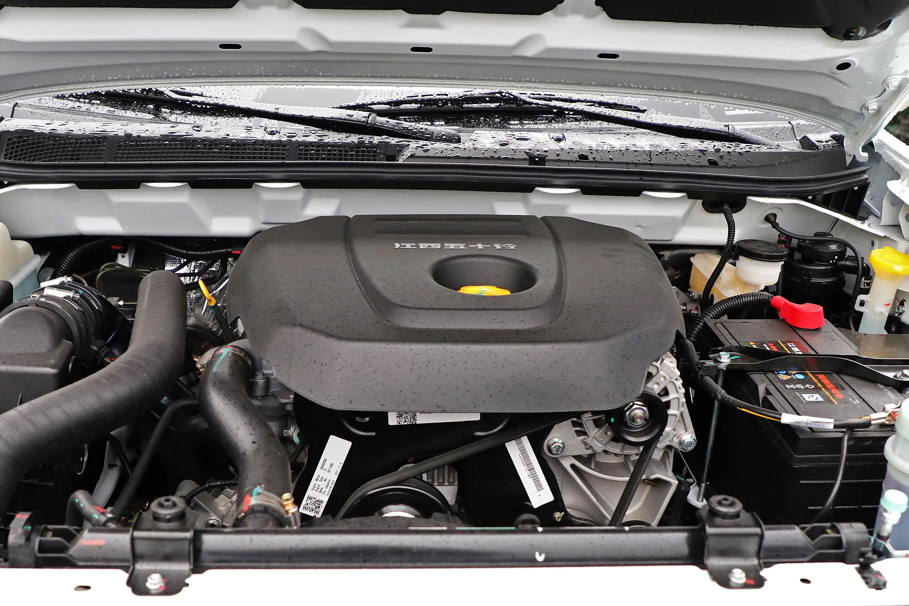瑞迈2.5T 手动 两驱 超豪华版 柴油外观