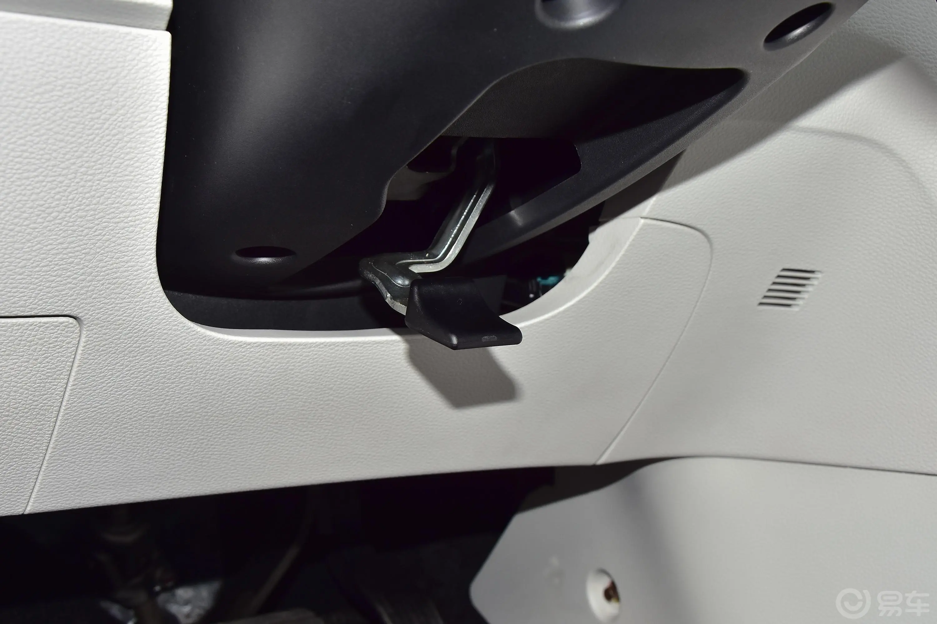 风行S50 EV旗舰版方向盘调节