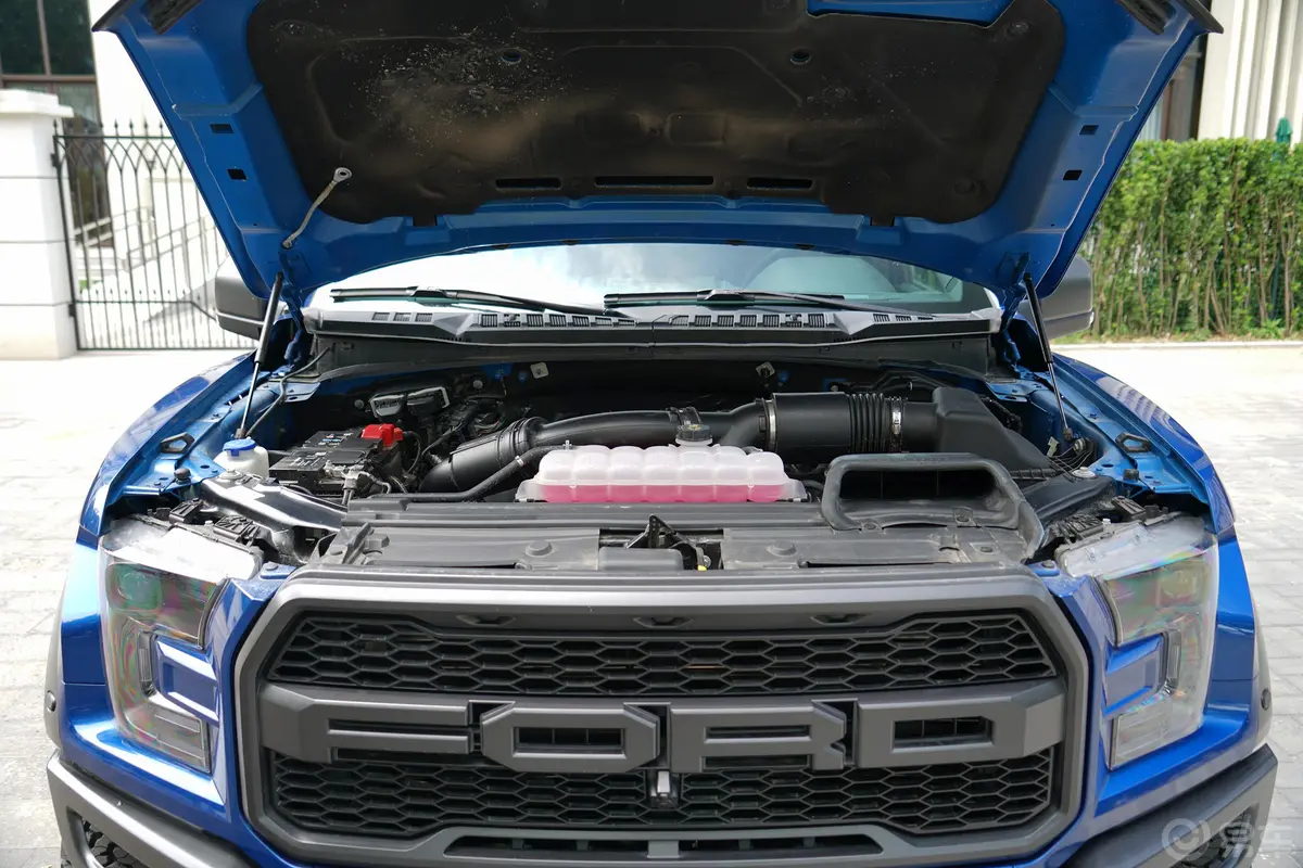 福特F-150F-150 猛禽性能劲化版发动机舱整体