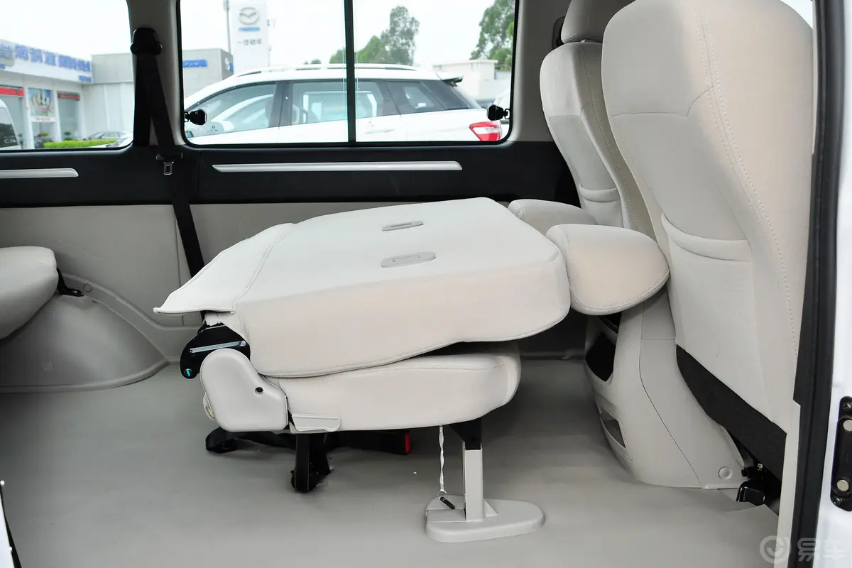 菱智M5 EV舒适版空间