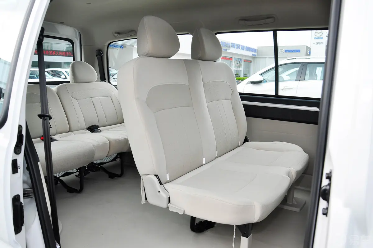 菱智M5 EV舒适版后排座椅