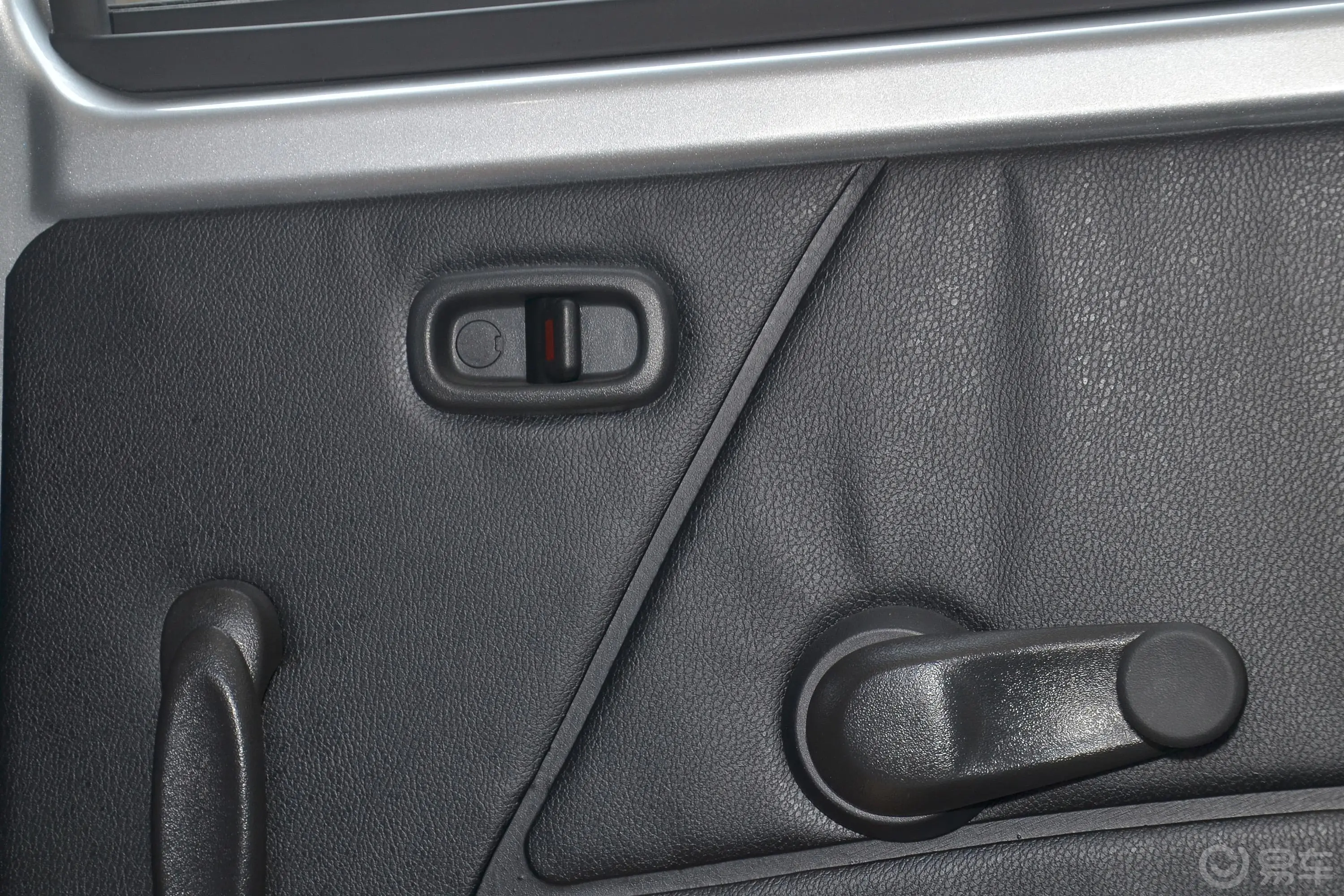 欧诺S1.5L 手动 基本版后车窗调节