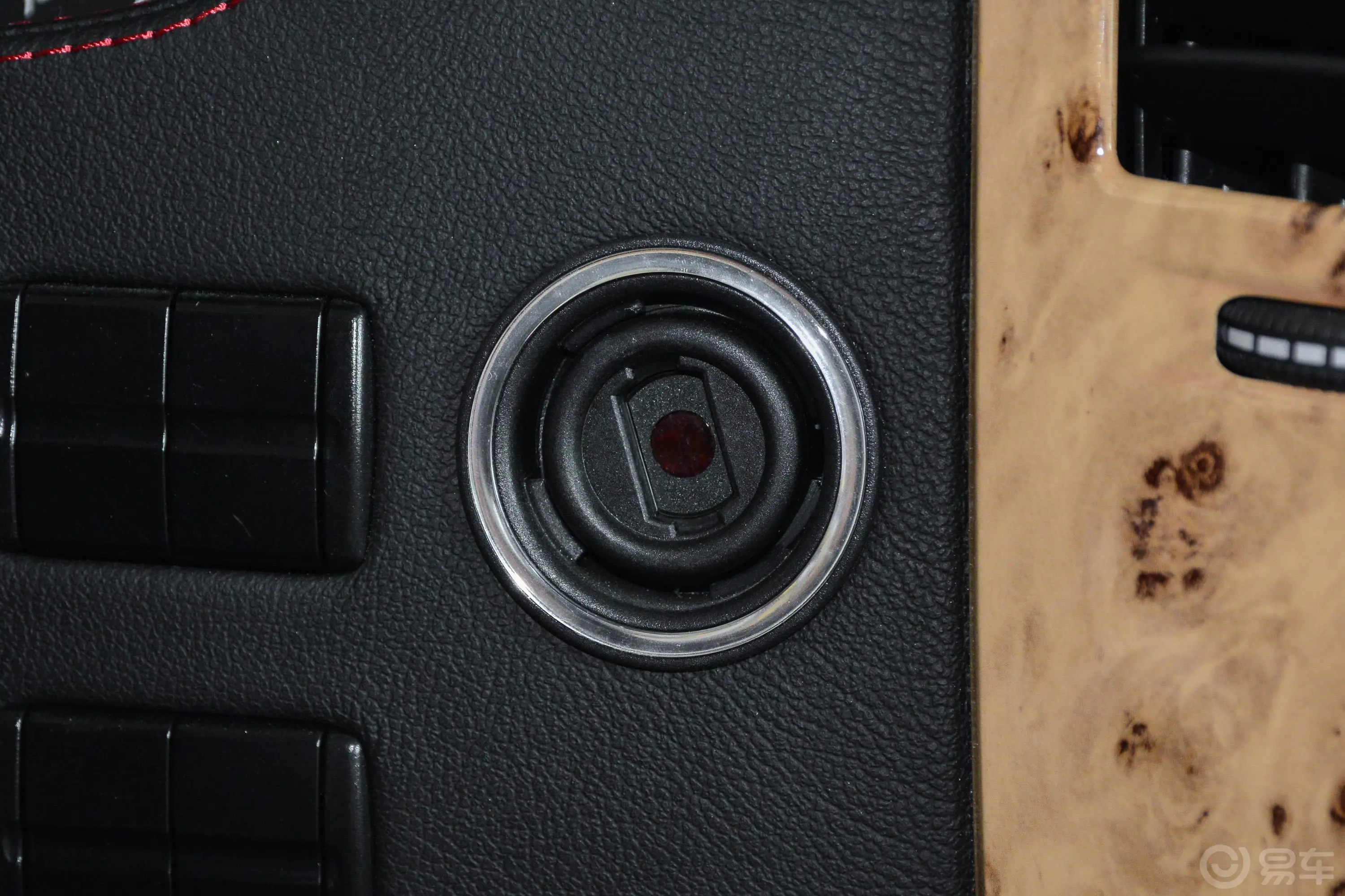 奔驰商务之星3.5L 手自一体 加长版钥匙孔或一键启动按键