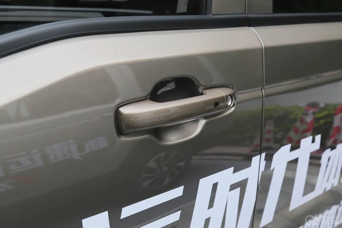 长安欧尚X70A1.5L 手动 豪华版 7座 国Ⅴ驾驶员侧前门把手