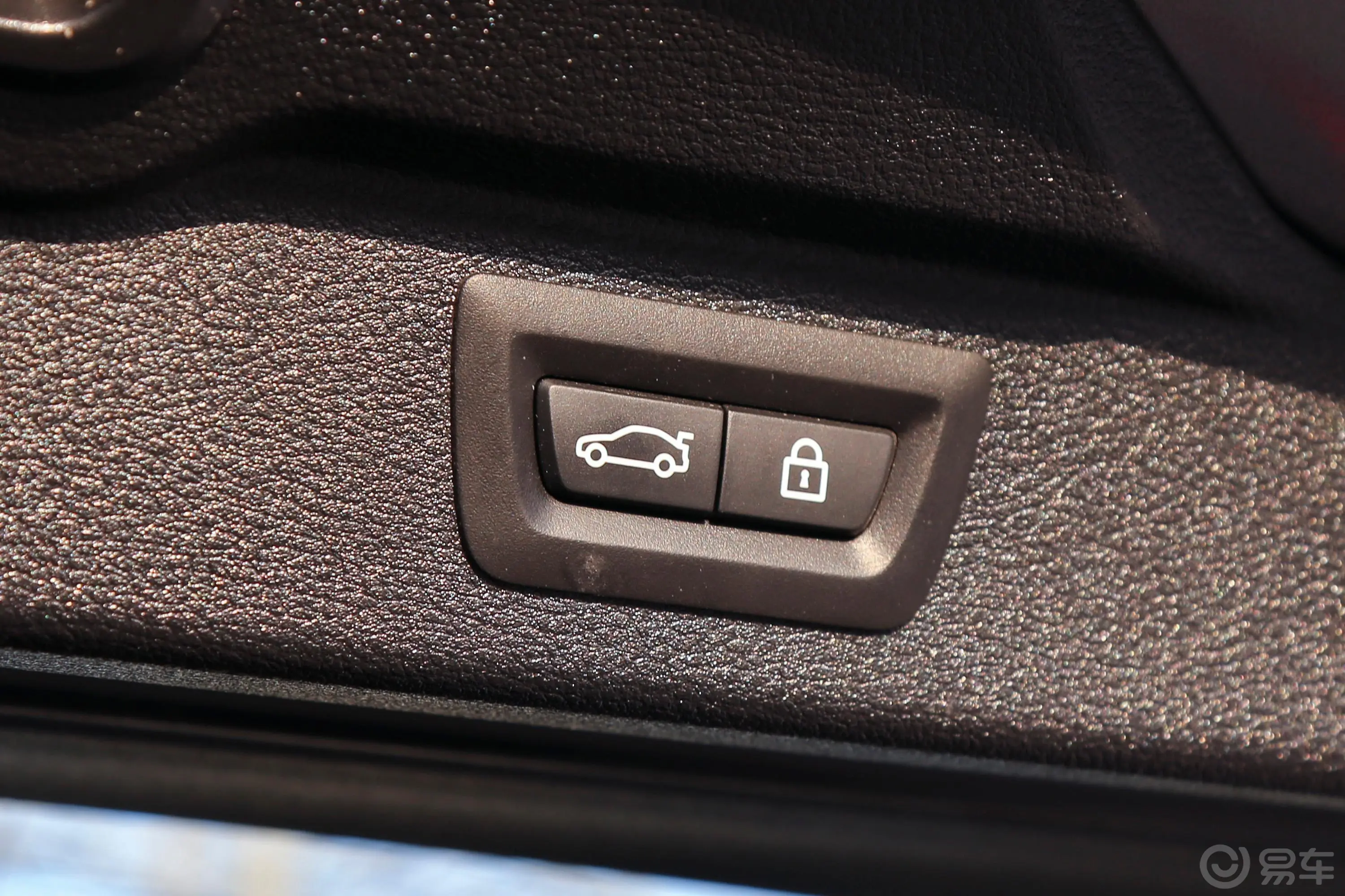 宝马X5(进口)xDrive35i M运动豪华版电动尾门按键（手动扶手）
