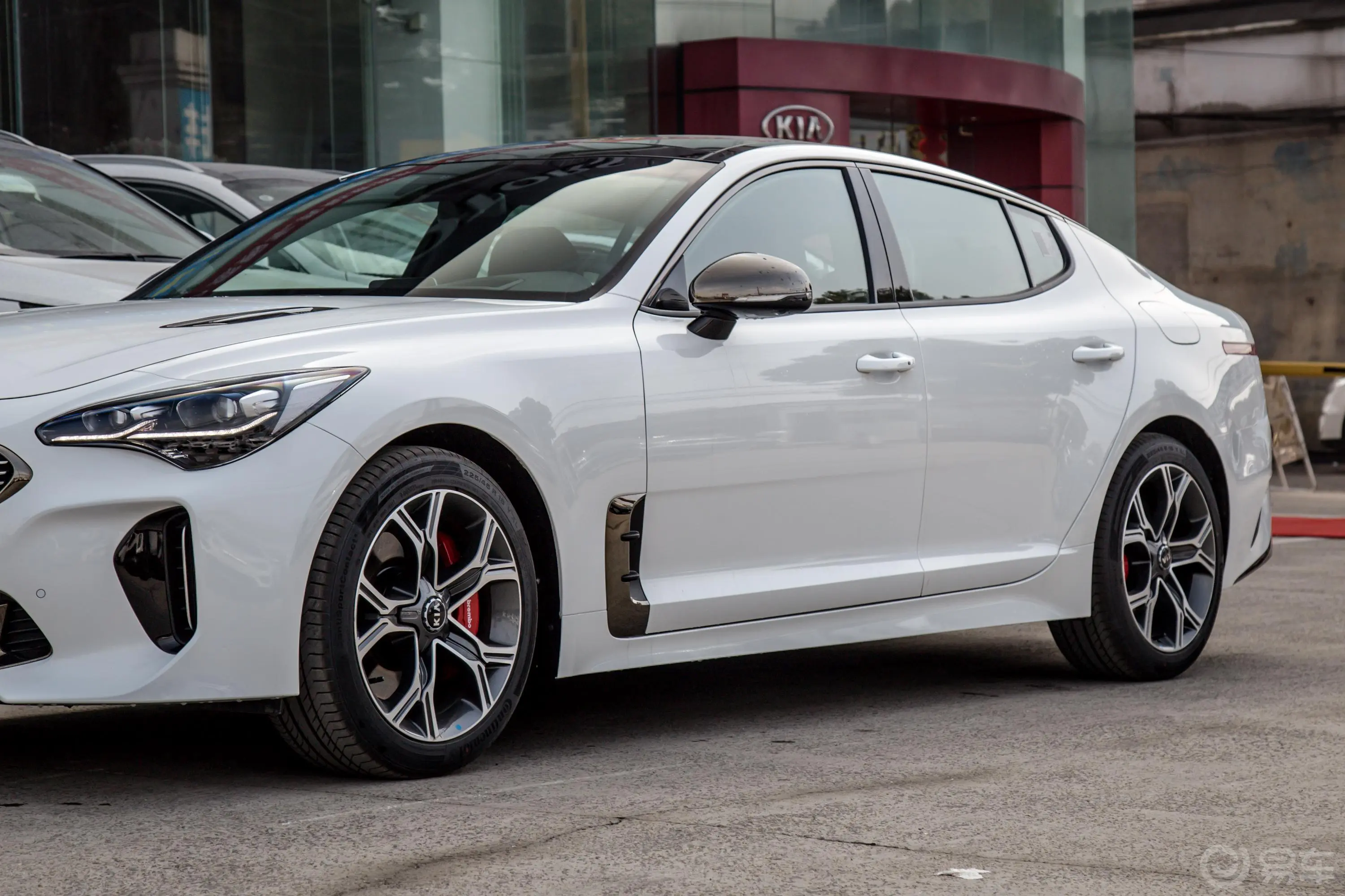 斯汀格2.0T GT+外观