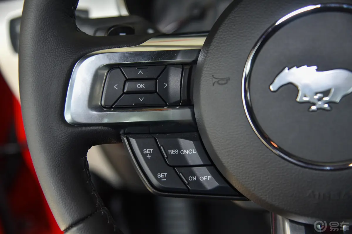 Mustang2.3L 手自一体 性能版左侧方向盘功能按键