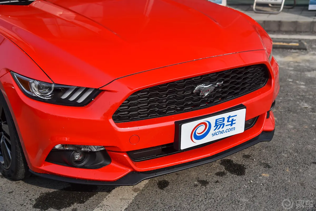 Mustang2.3L 手自一体 性能版前格栅侧俯拍