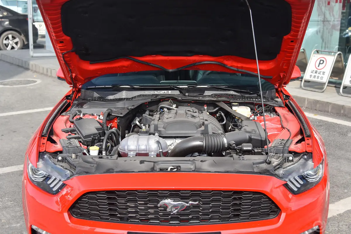 Mustang2.3L 手自一体 性能版发动机舱整体