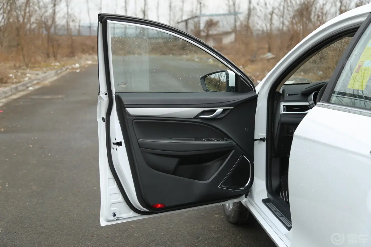 帝豪1.5L 手动 向上互联版驾驶员侧前车门