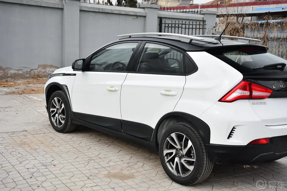 U5 SUV1.6L CVT 名士版外观