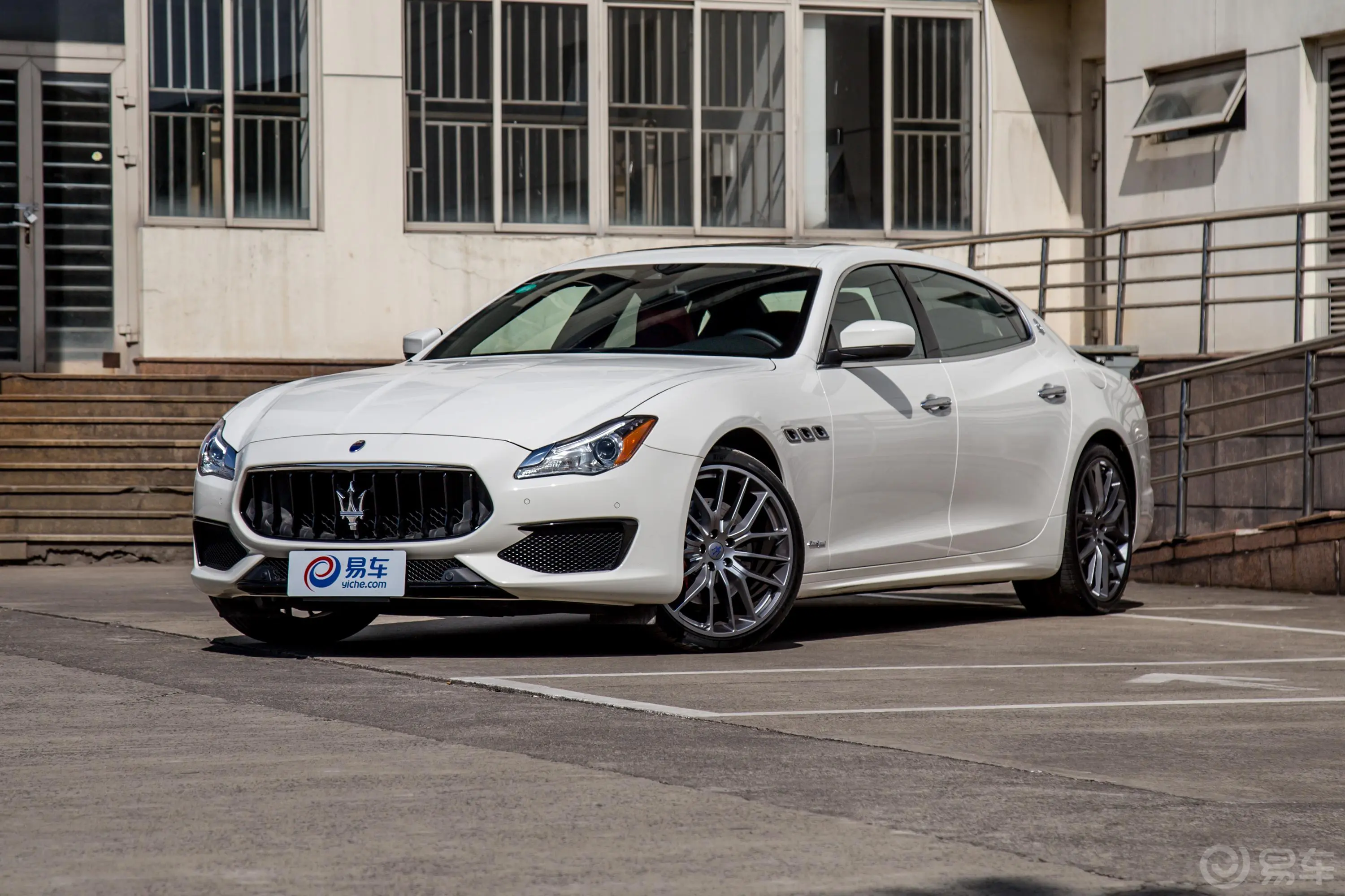 Quattroporte3.0T 标准版侧前45度车头向左水平