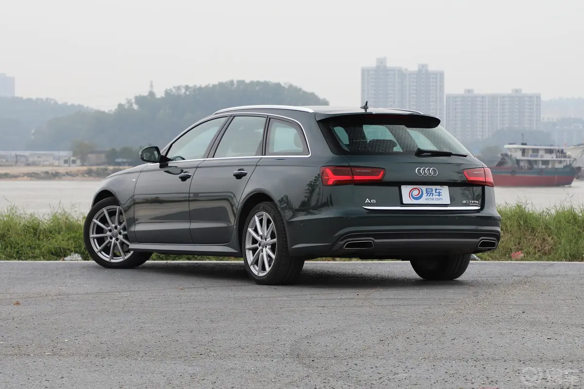 奥迪A6Avant 40 TFSI 运动版侧后45度车头向左水平