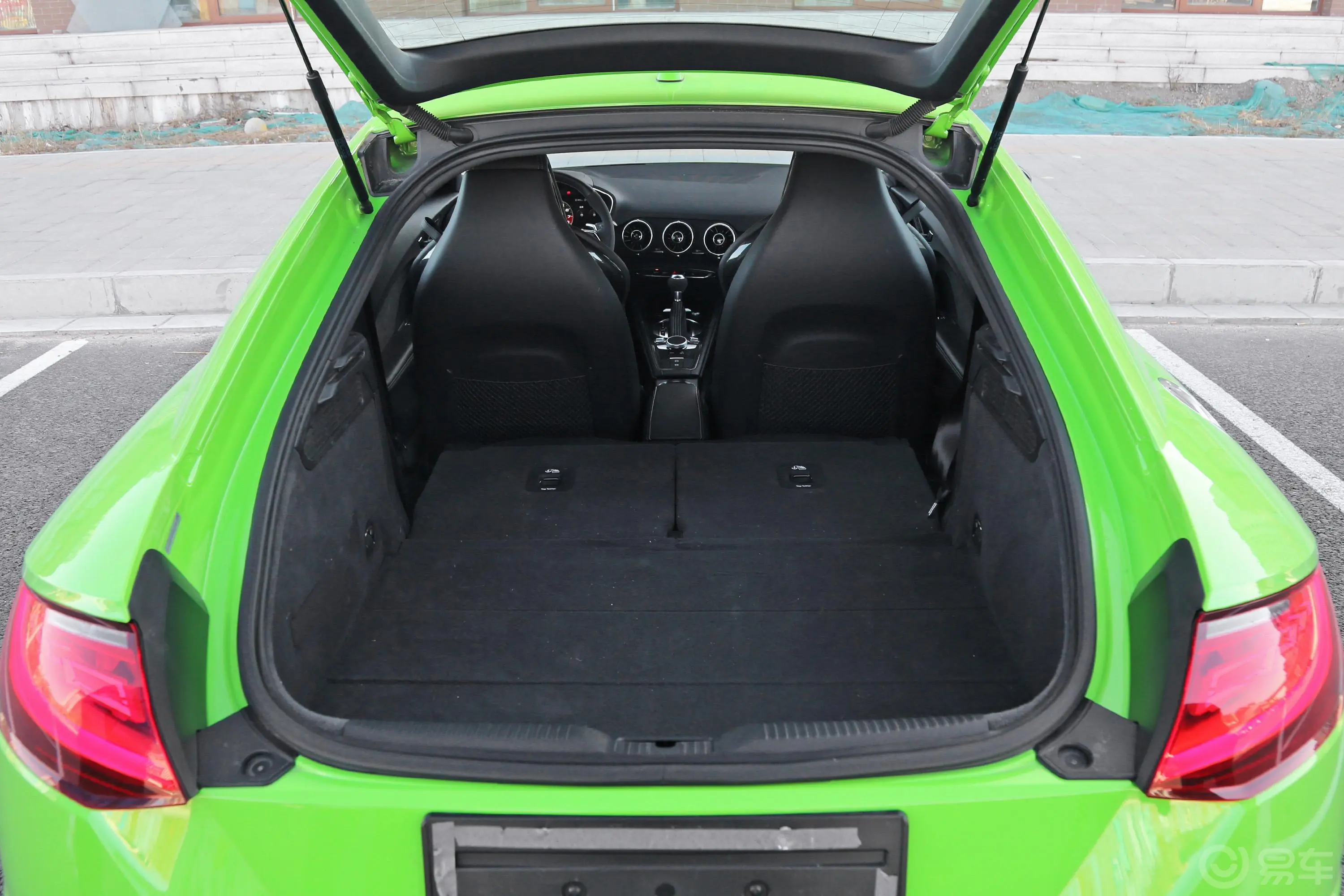 奥迪TT RS2.5T Coupe空间
