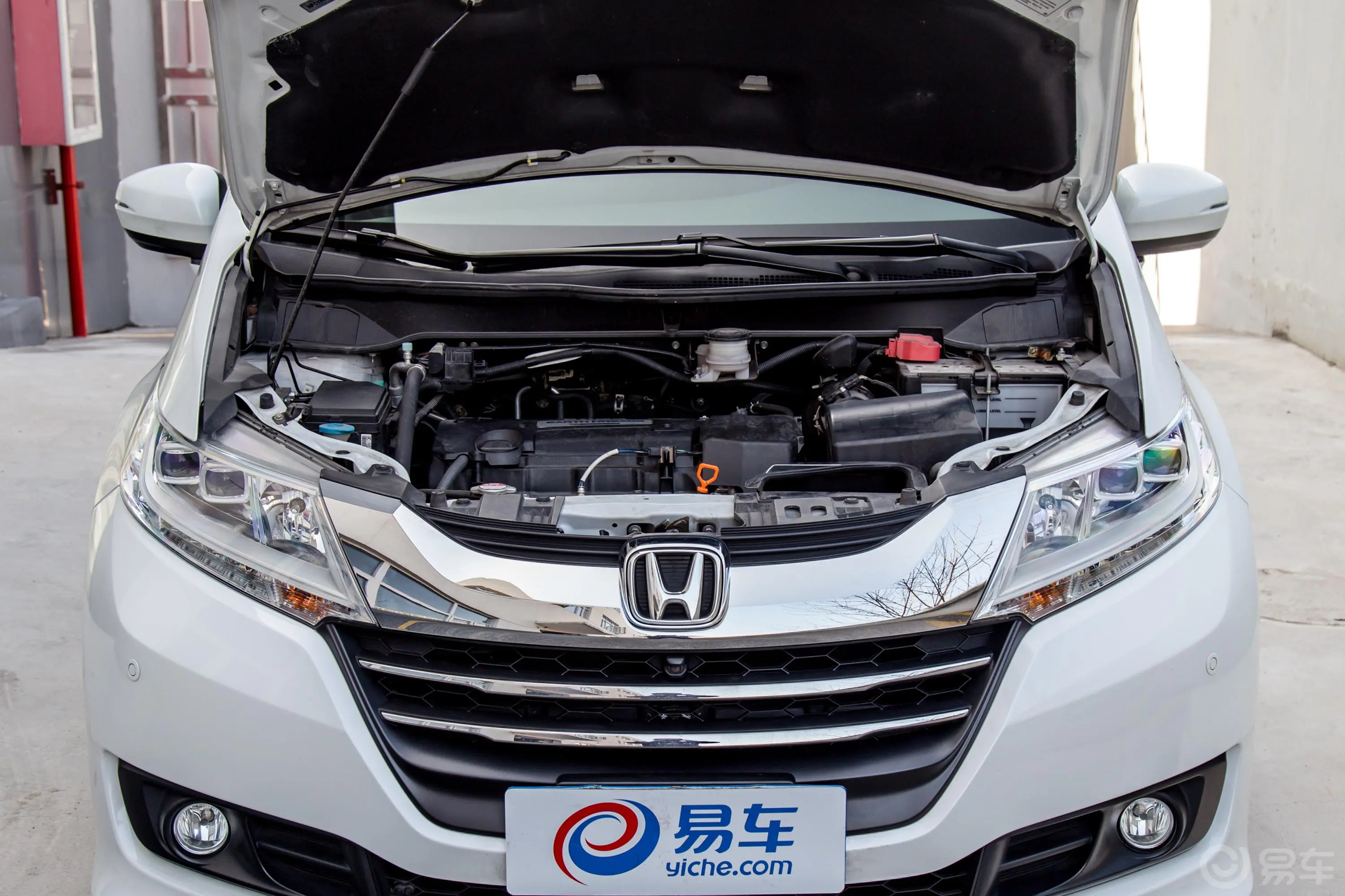 奥德赛2.4L CVT 至尊版发动机舱整体