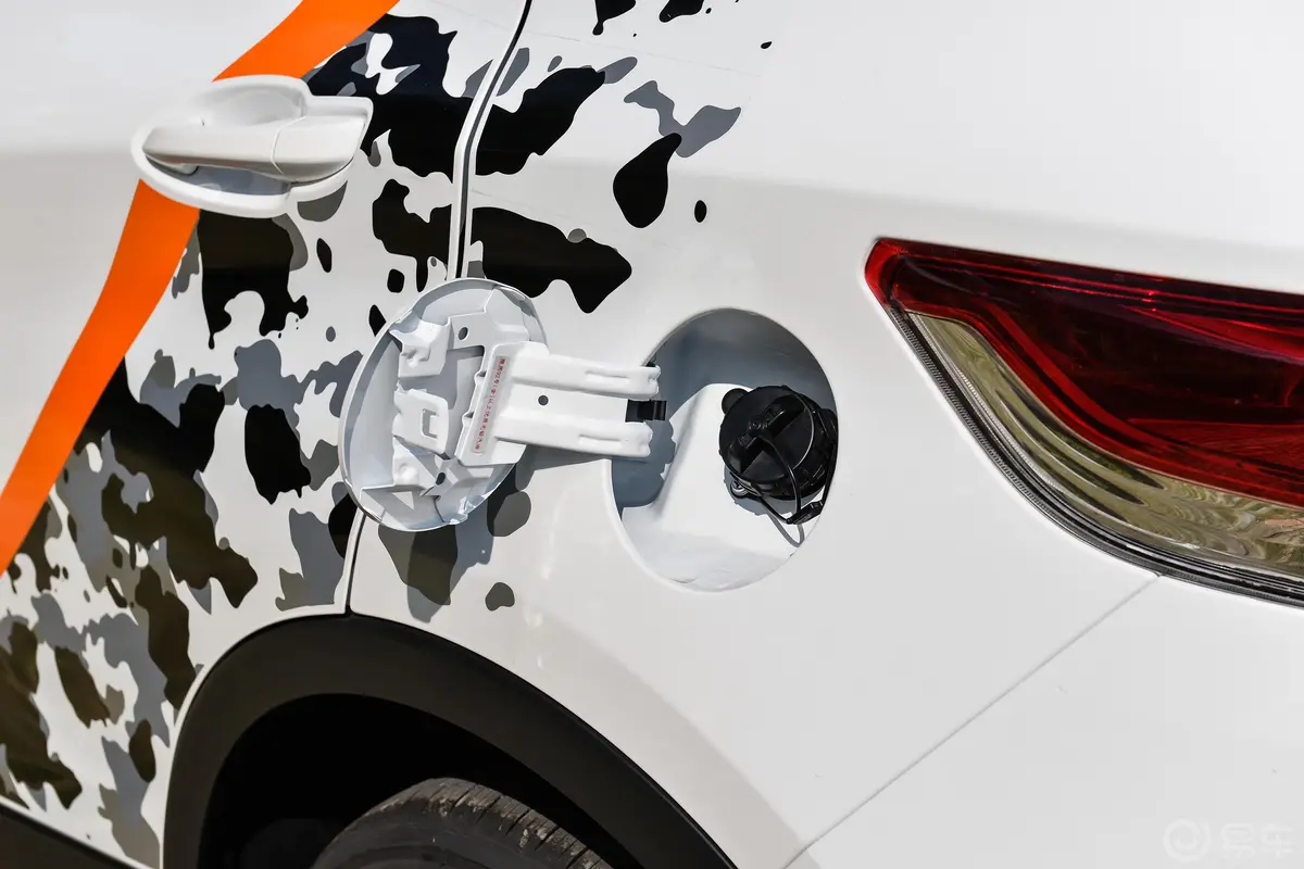 东南DX3户外版 1.5T CVT 尊贵版加油口