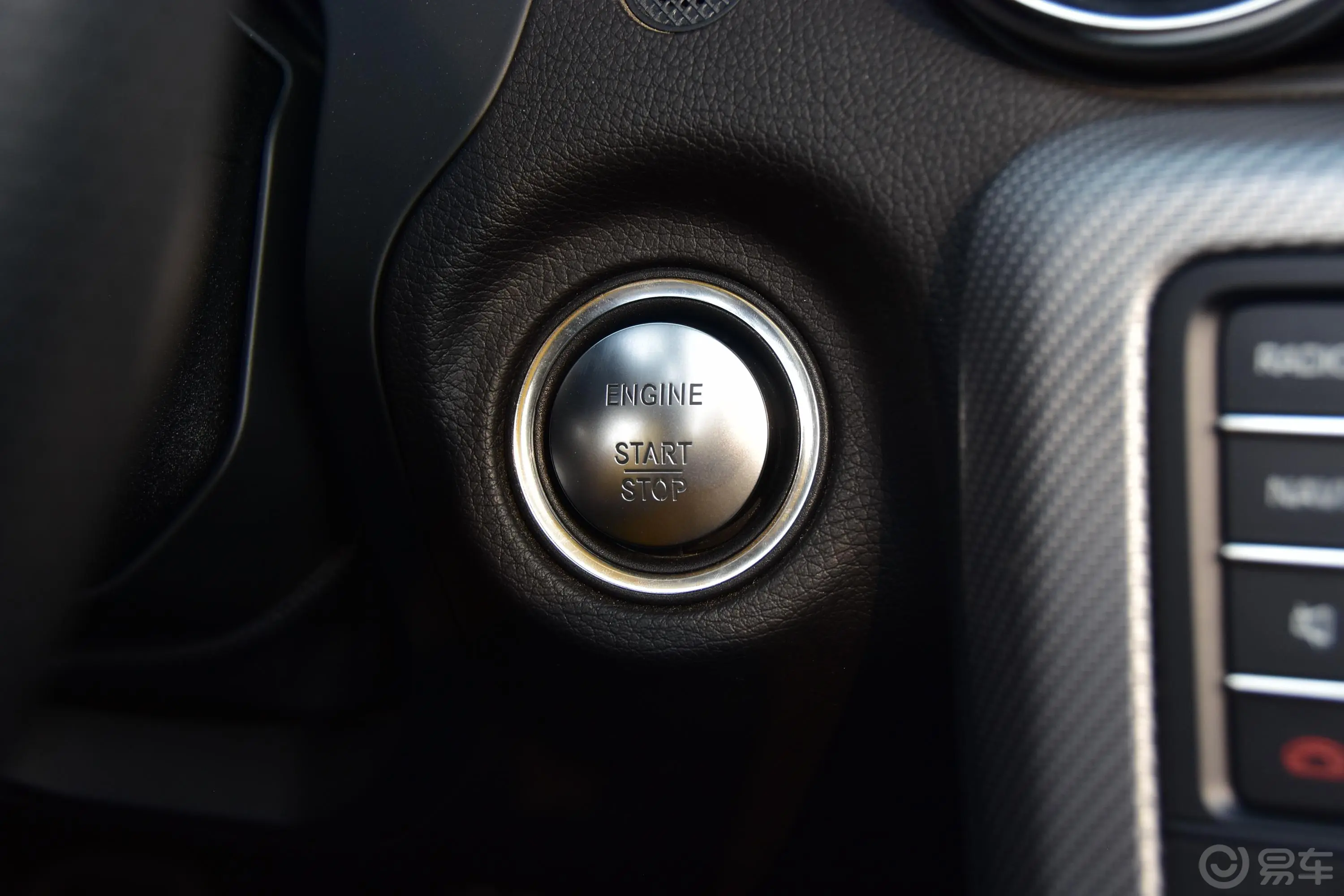 奔驰SL级SL 400钥匙孔或一键启动按键