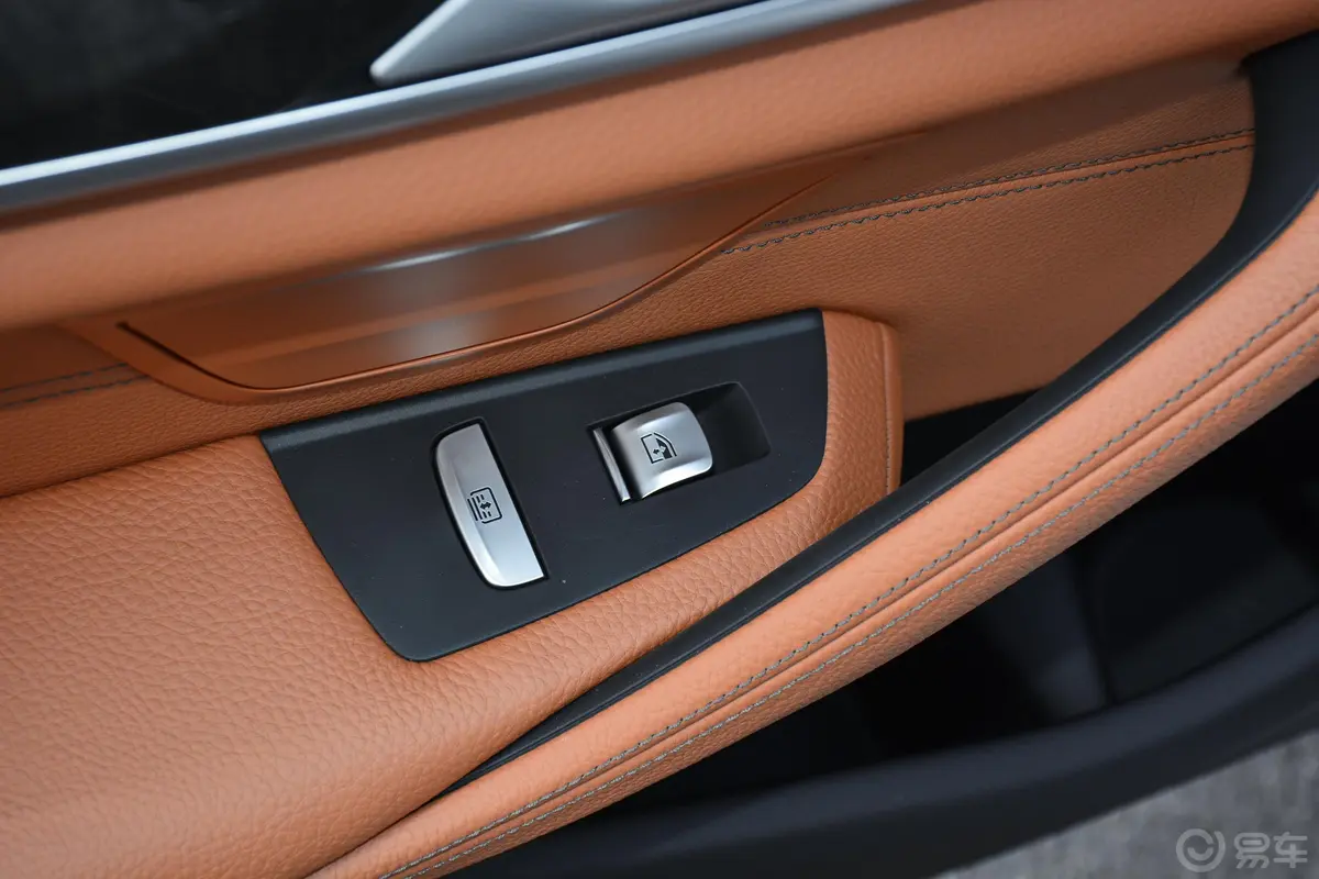 宝马5系改款 530Li 领先版 M运动套装后车窗调节