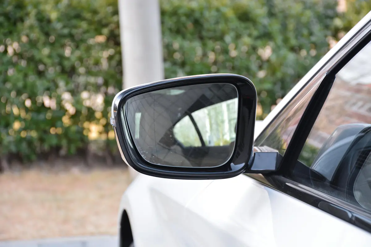 宝马5系改款 530Li 领先版 M运动套装后视镜镜面