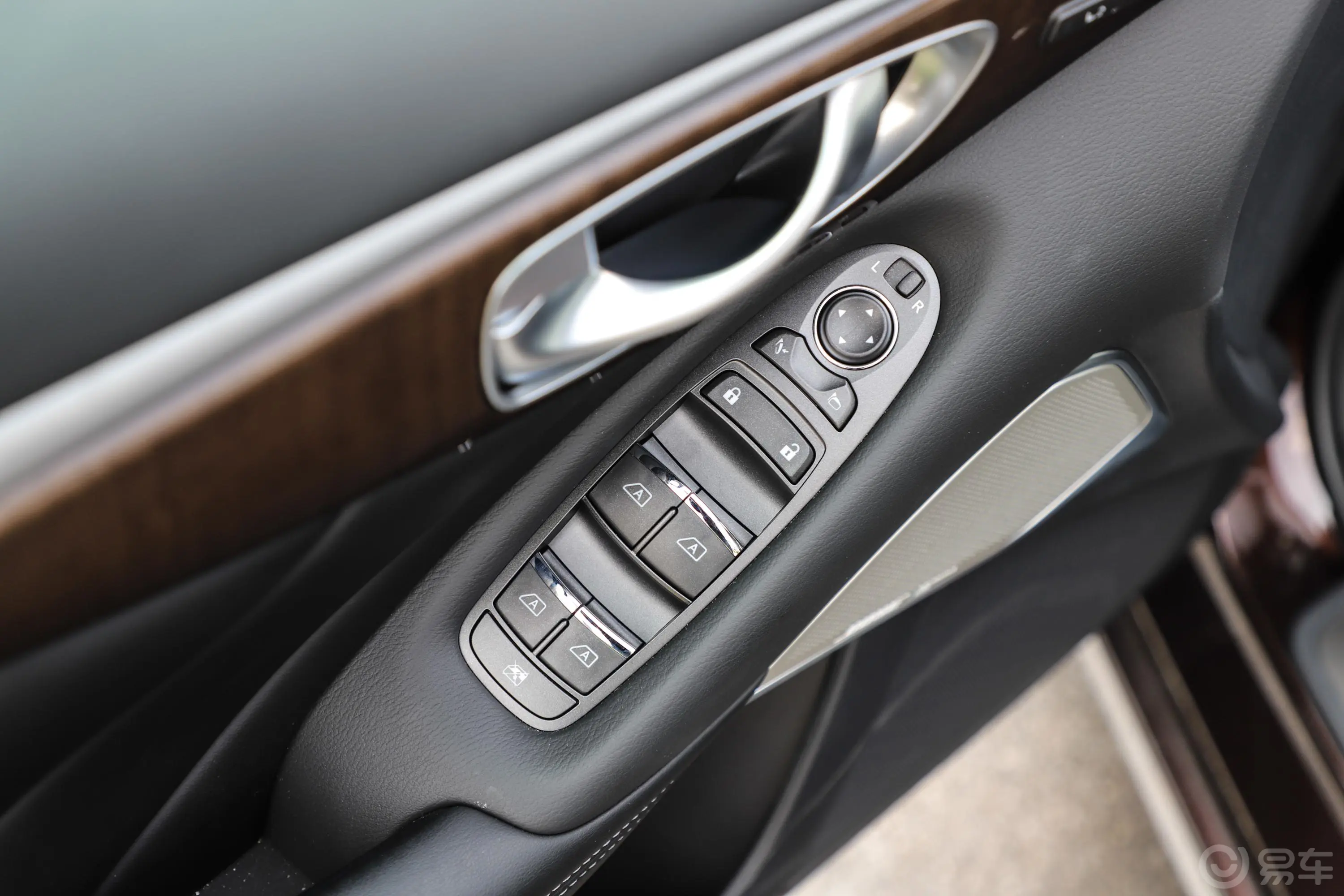 英菲尼迪Q50L2.0T 豪华运动版 国V车窗调节整体