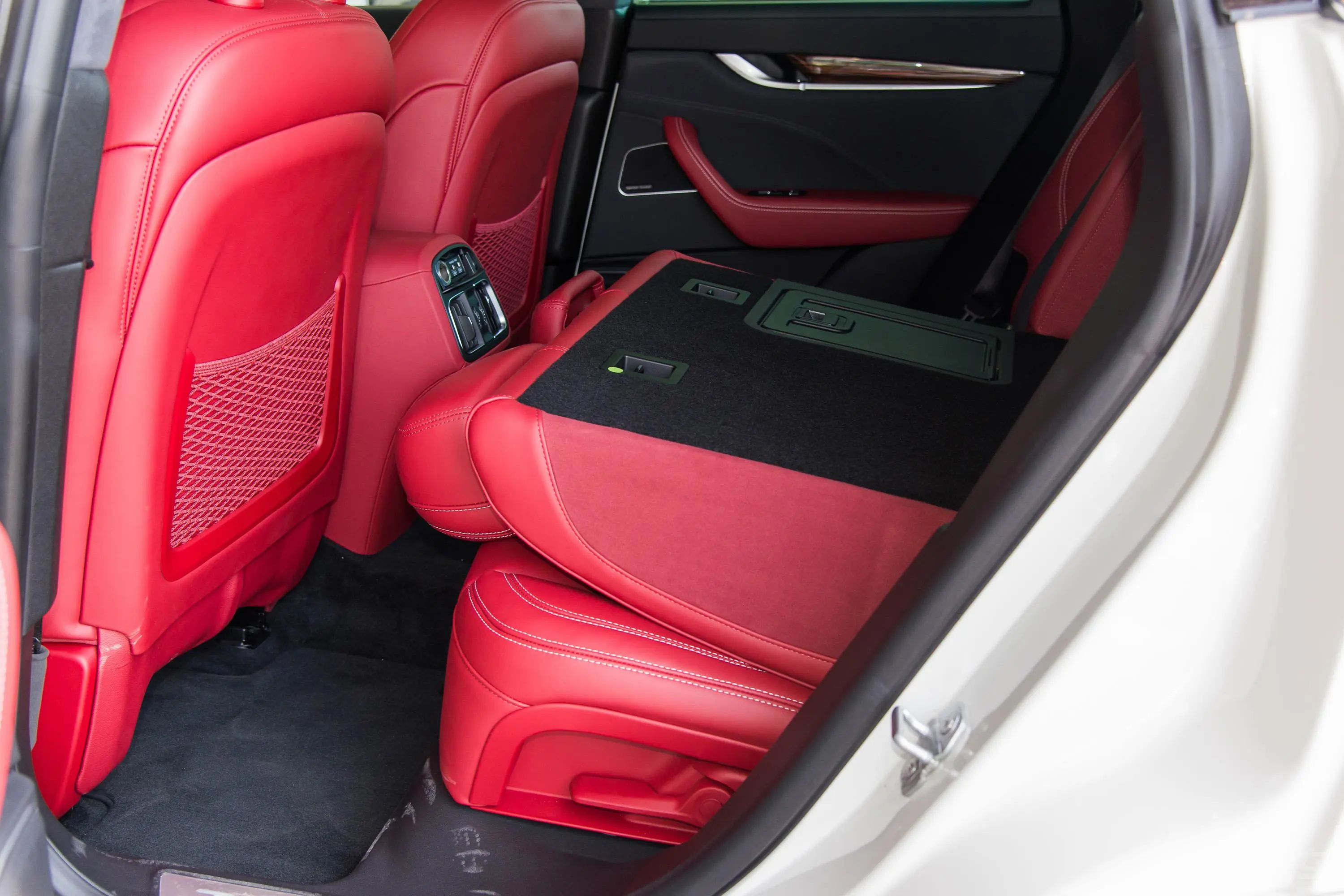 Levante350Hp Luxury豪华杰尼亚版空间