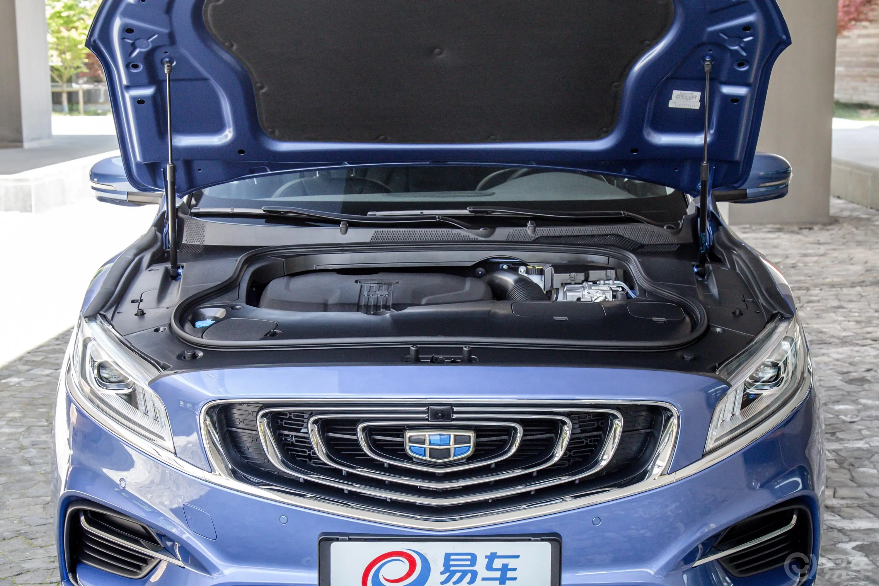 博瑞PHEV1.5T 双离合 耀领版发动机舱整体