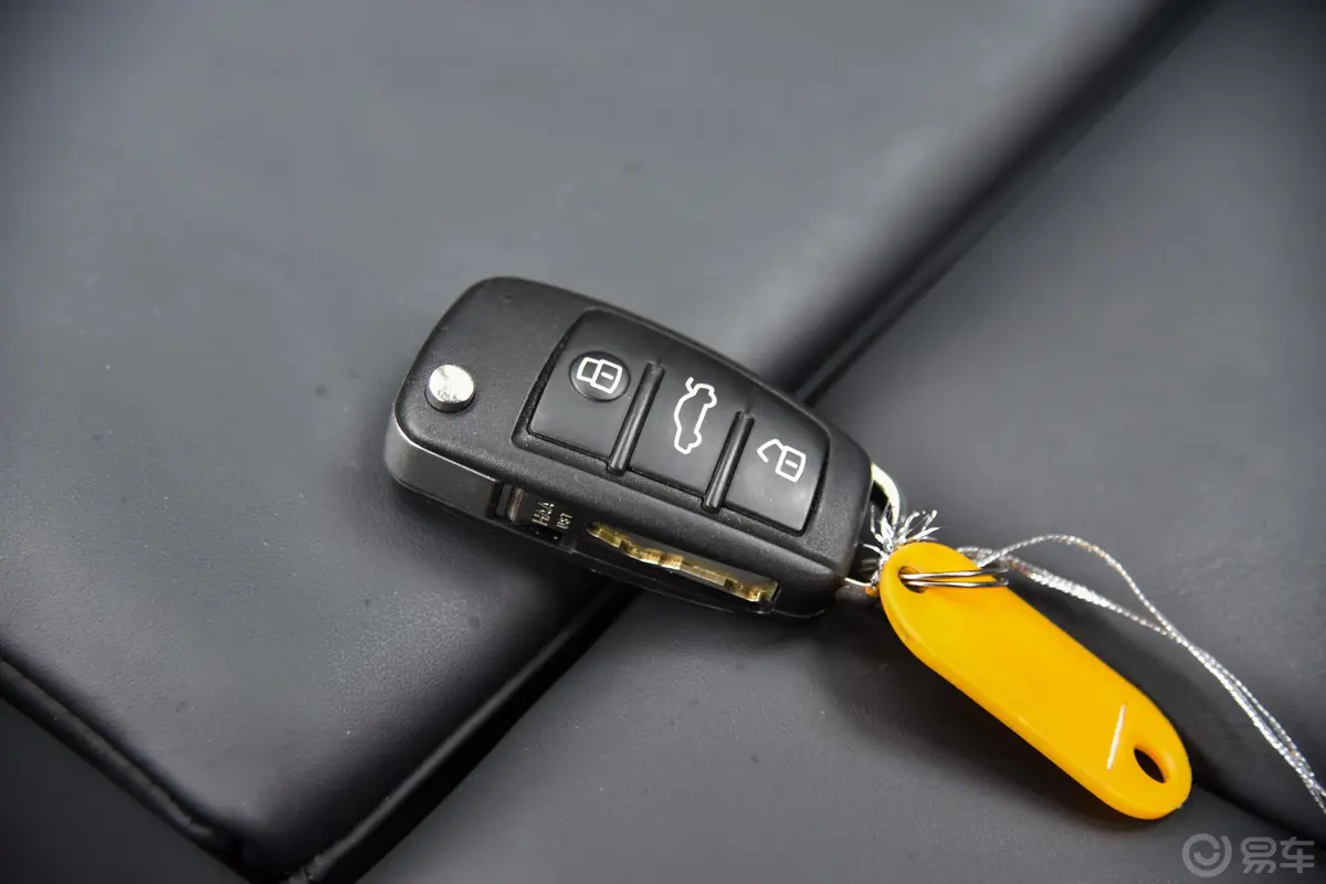 奥迪S3改款 2.0T Limousine钥匙正面