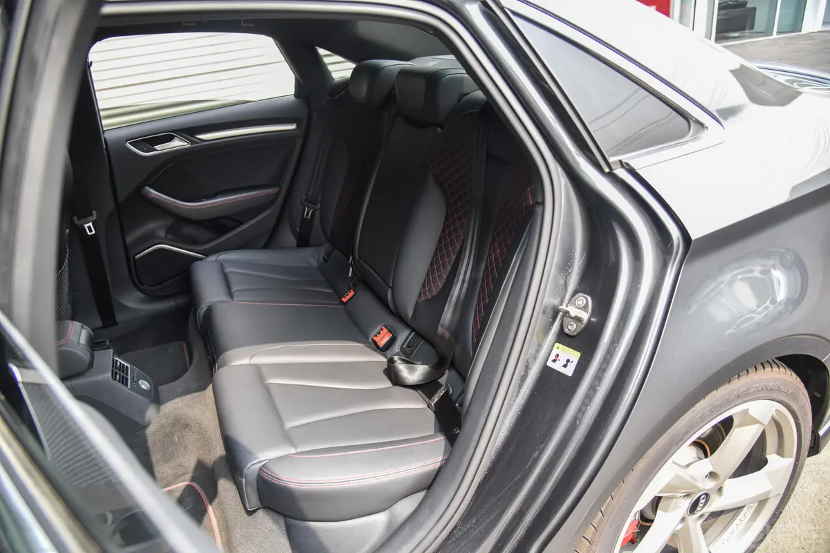 奥迪S3改款 2.0T Limousine后排座椅