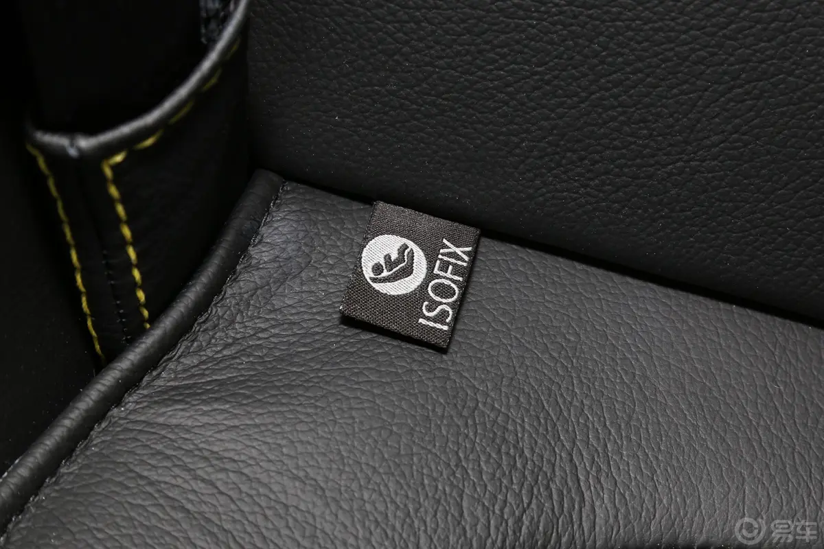 阿斯顿·马丁DB114.0T V8 Coupe儿童座椅接口