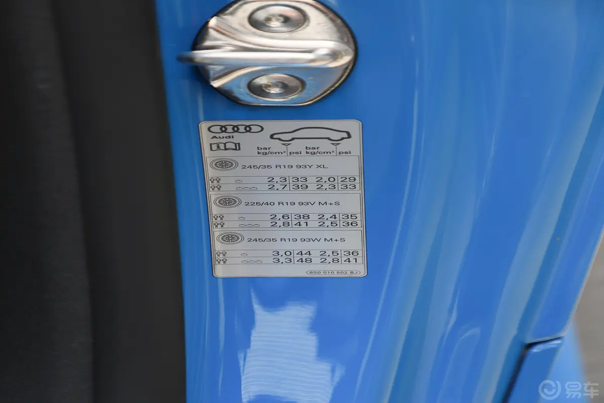 奥迪TT RS2.5T Coupe胎压信息铭牌