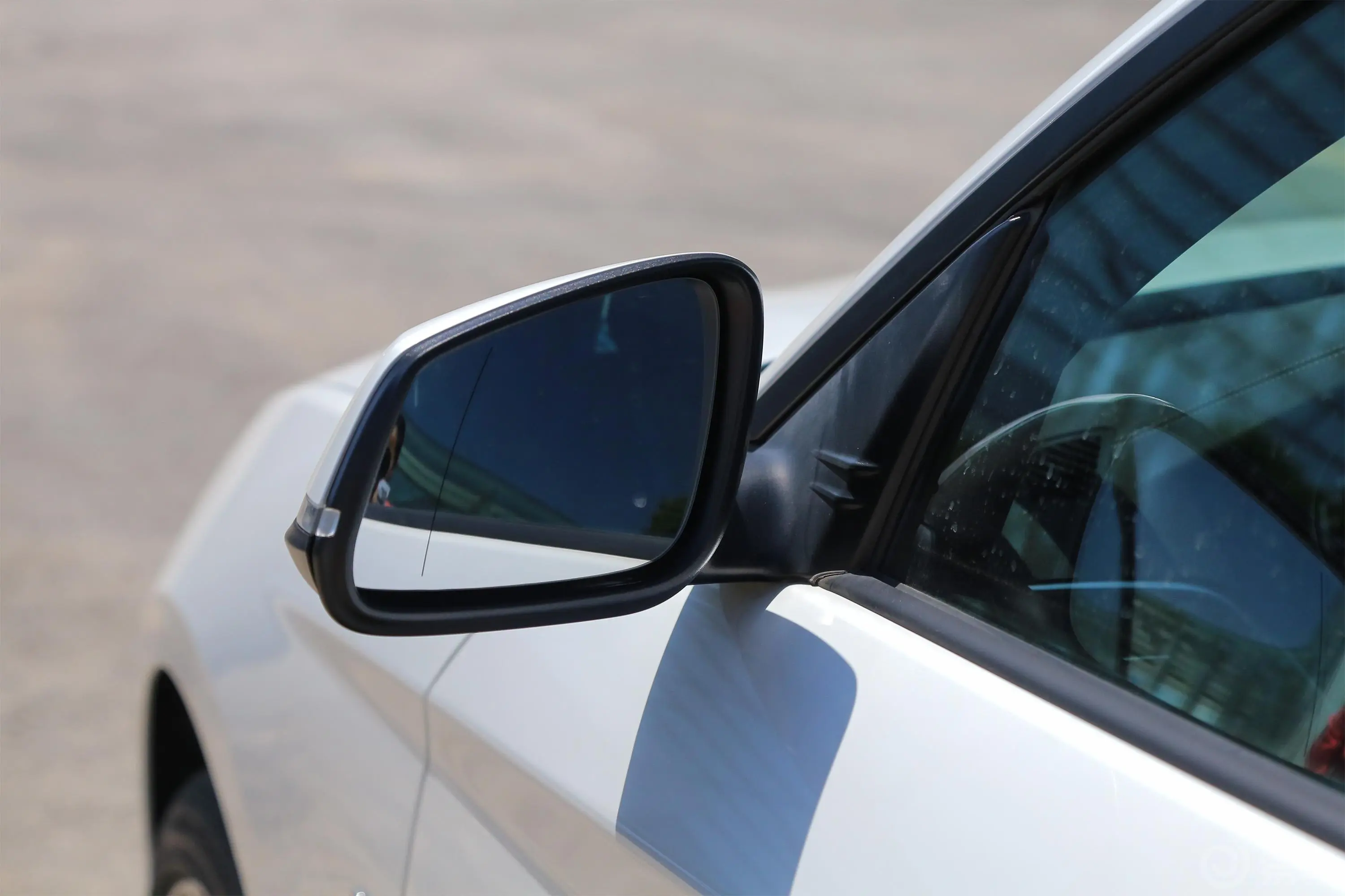 宝马2系敞篷轿跑车 220i 运动设计套装后视镜镜面
