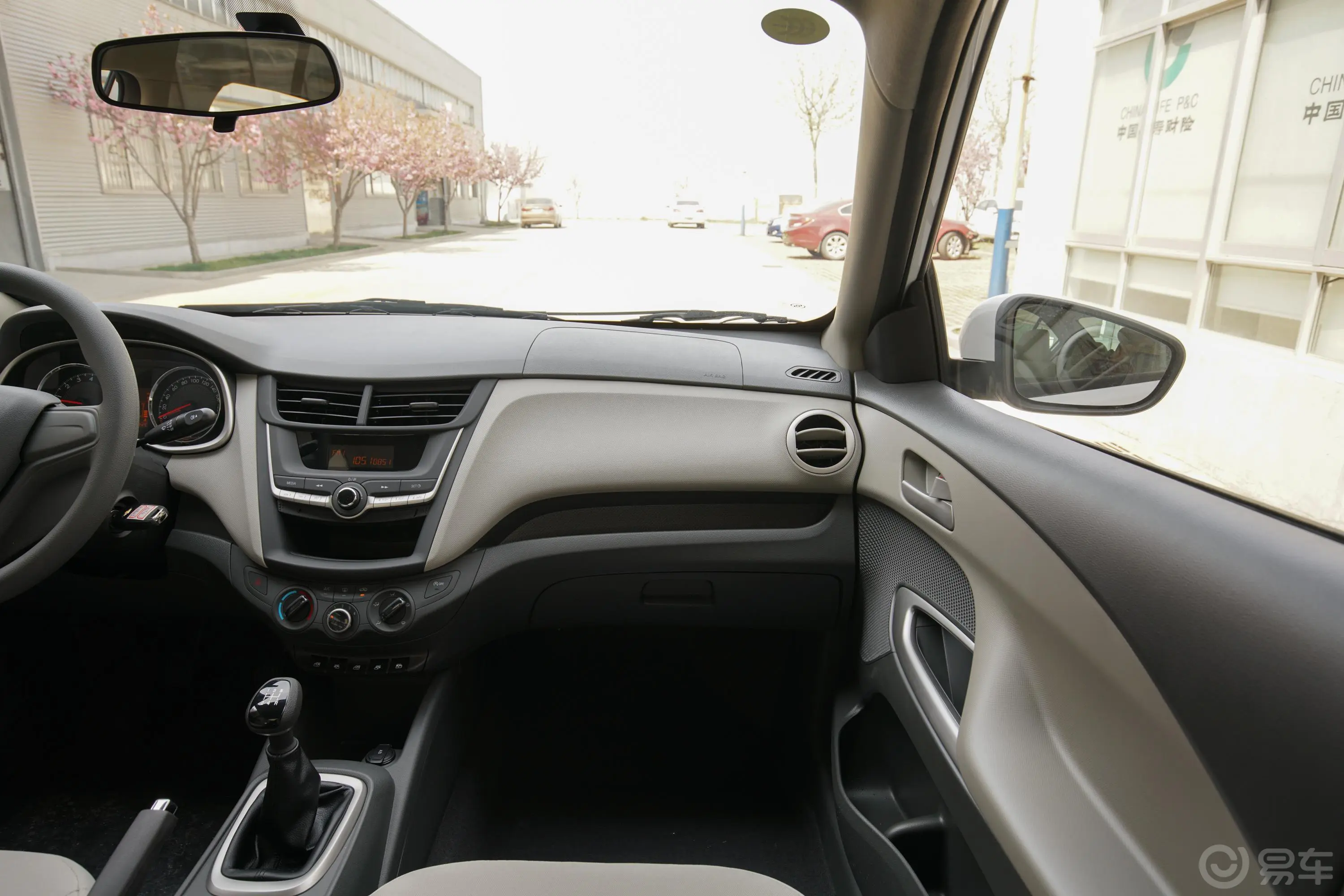 赛欧31.3L 手动 舒适版(天窗)副驾驶位区域