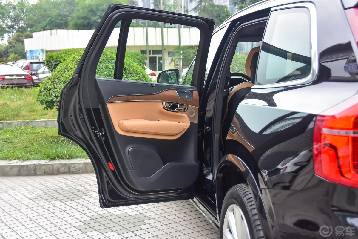 沃尔沃XC90新能源T8 智尊版 国Ⅵ驾驶员侧后车门