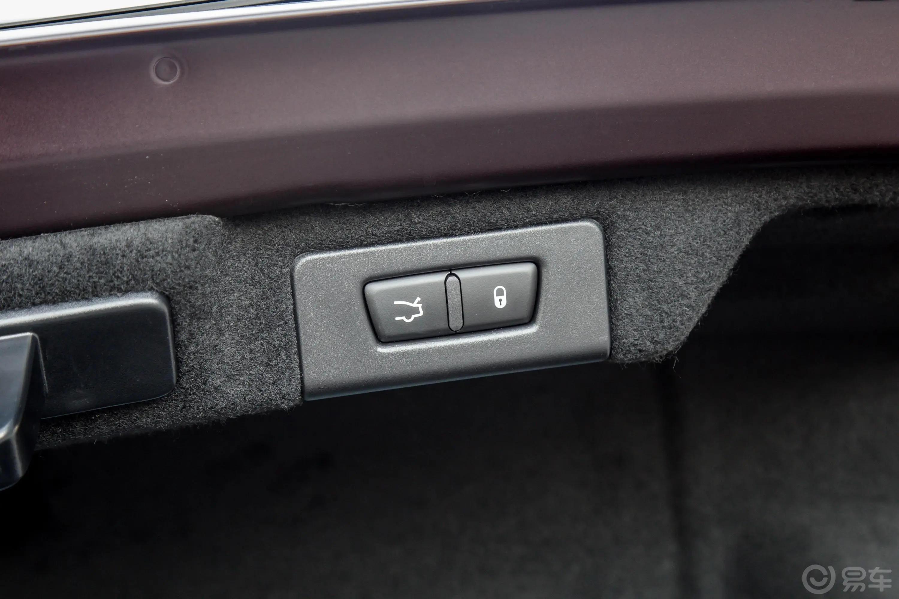 Quattroporte430Hp 豪华版电动尾门按键（手动扶手）